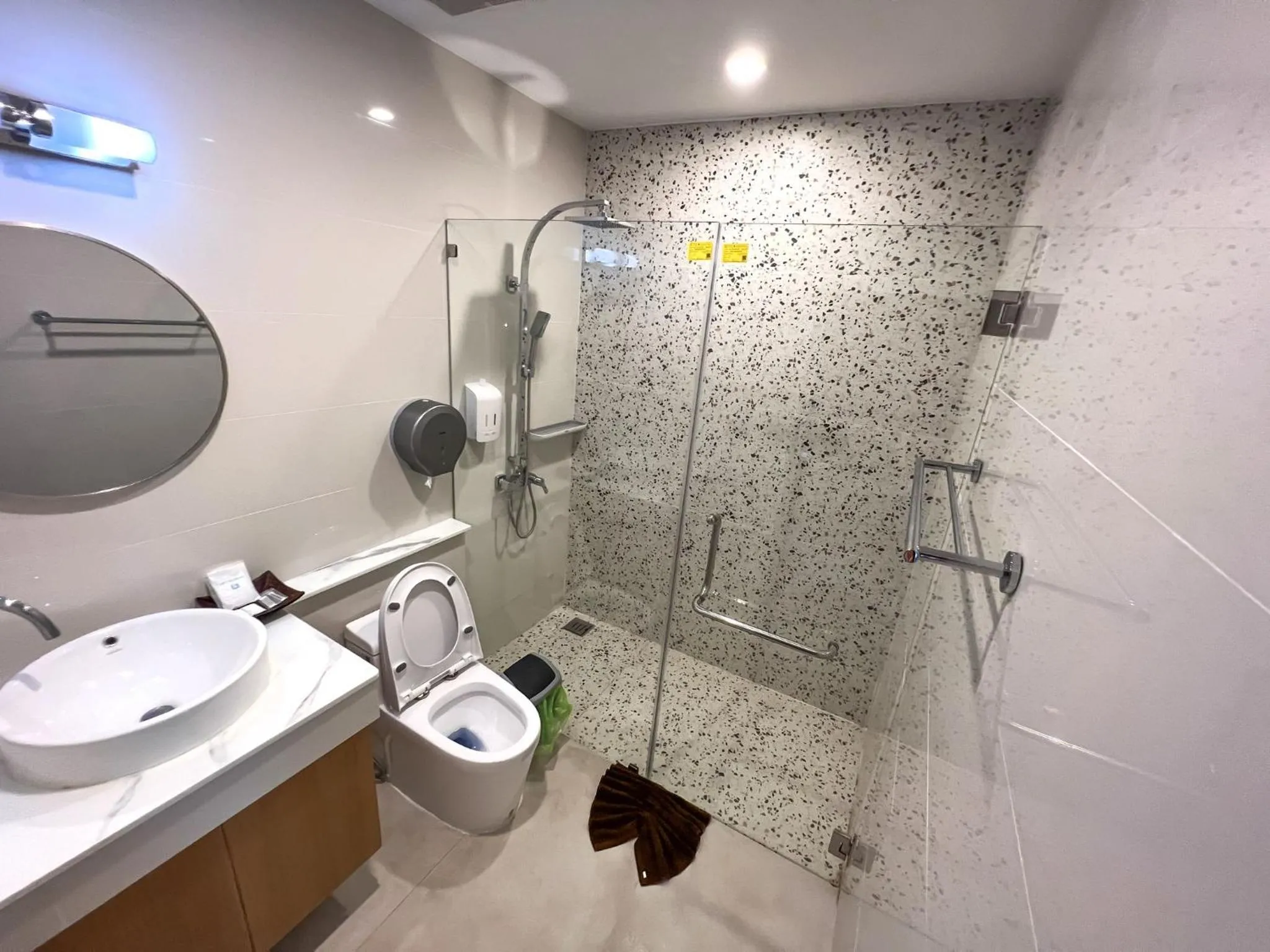 Shower in Cliff Lanta Suite-Koh Lanta Krabi