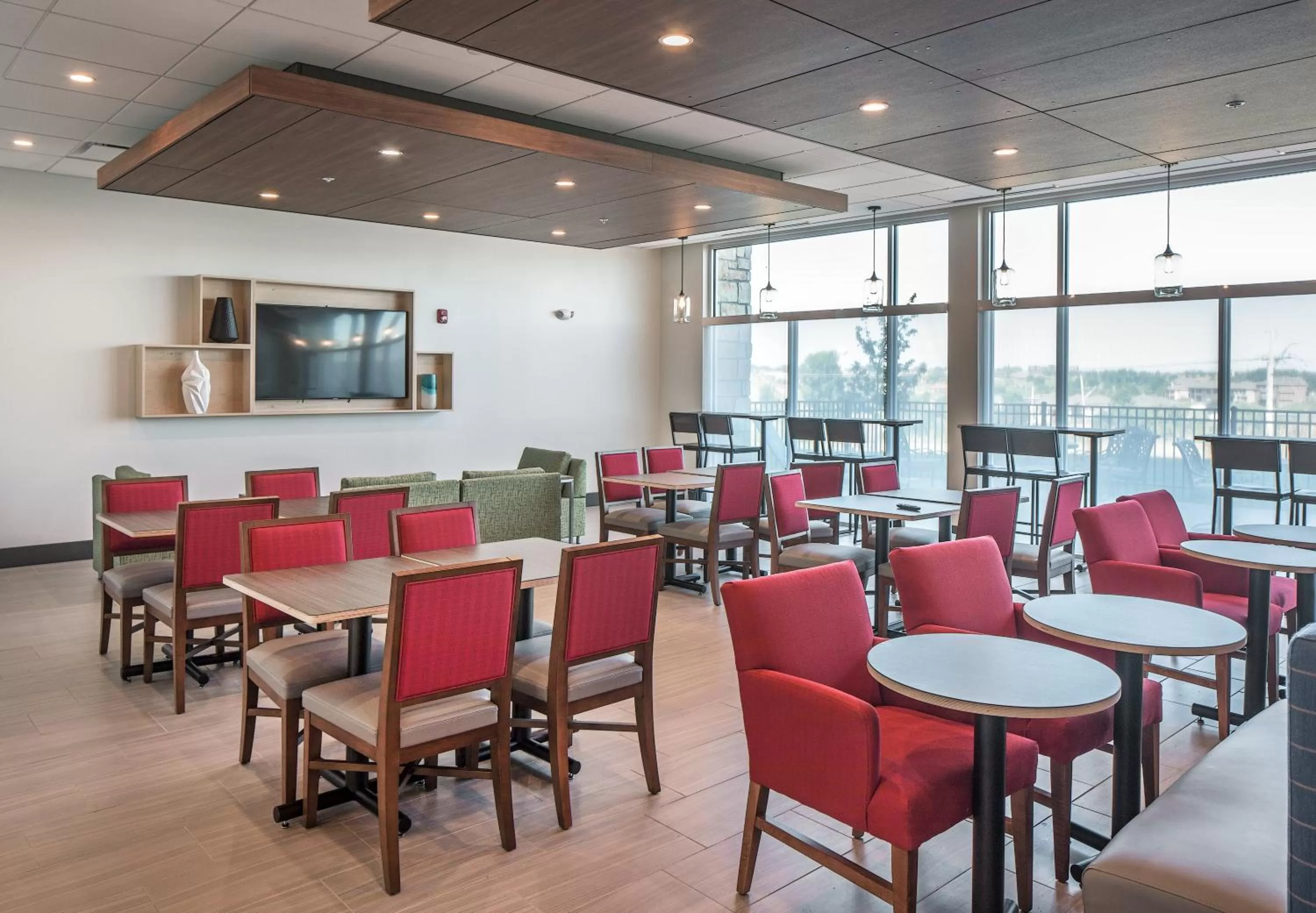 Breakfast in Holiday Inn Express & Suites - West Omaha - Elkhorn by IHG