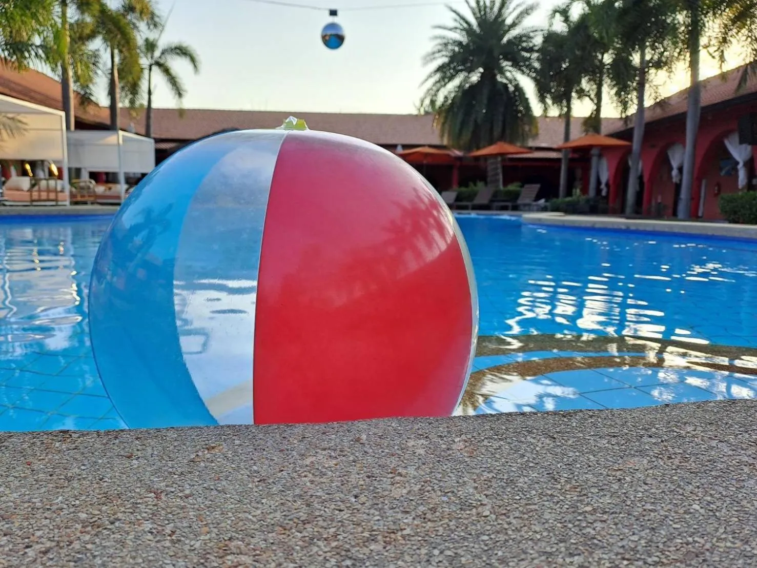 Property building, Swimming Pool in PM Lake Mabprachan Pattaya