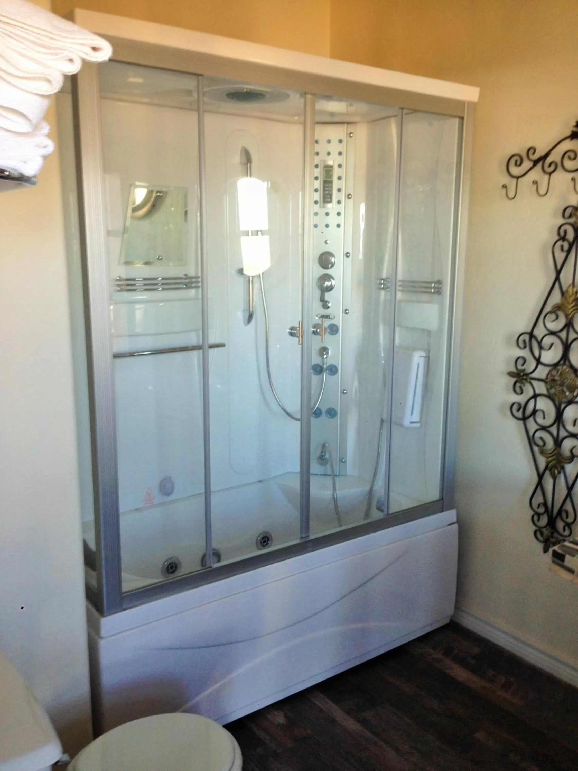 Bathroom in Capri Beach Hotel