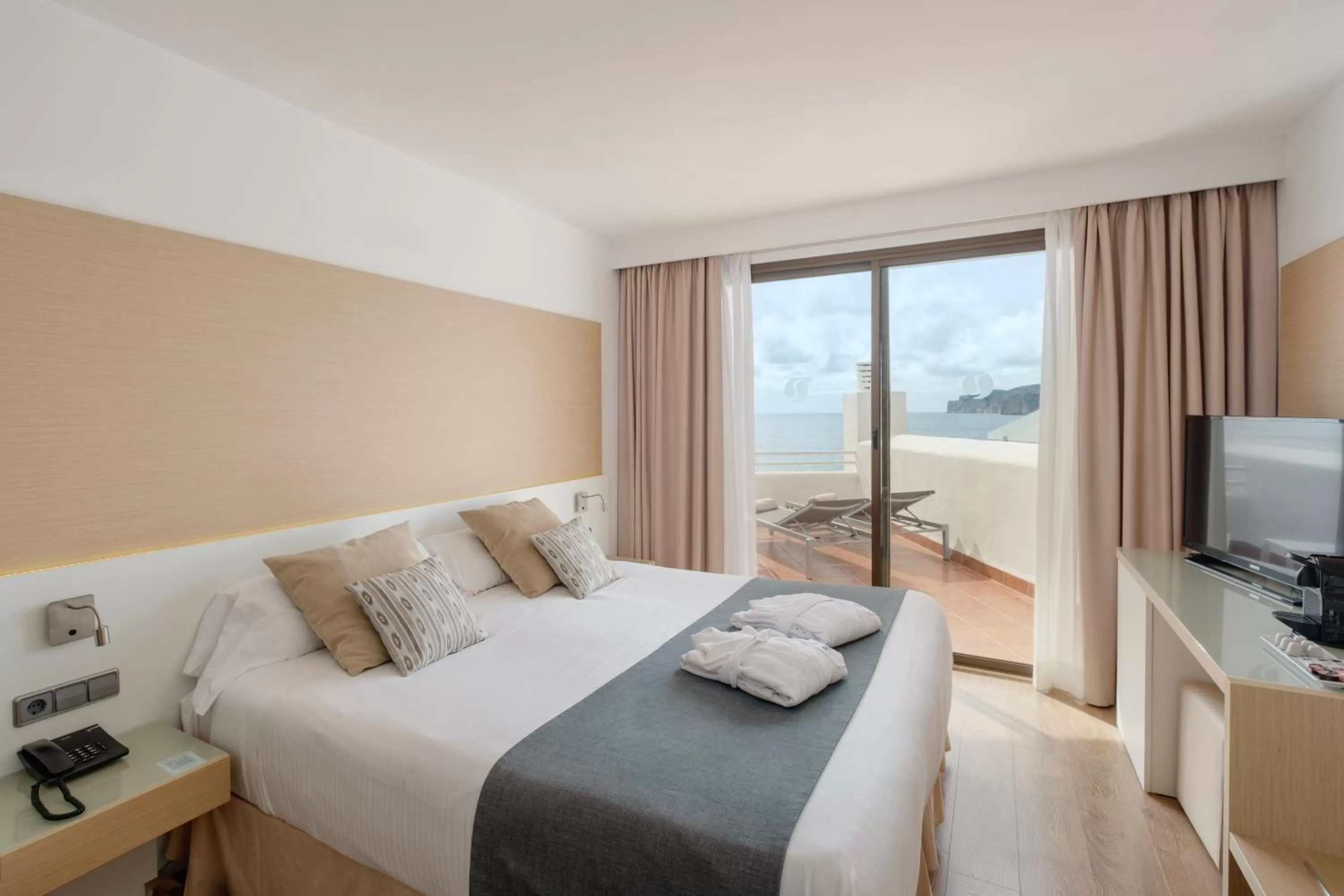 Bed in Sentido Fido Punta del Mar Hotel & Spa - Adults Only