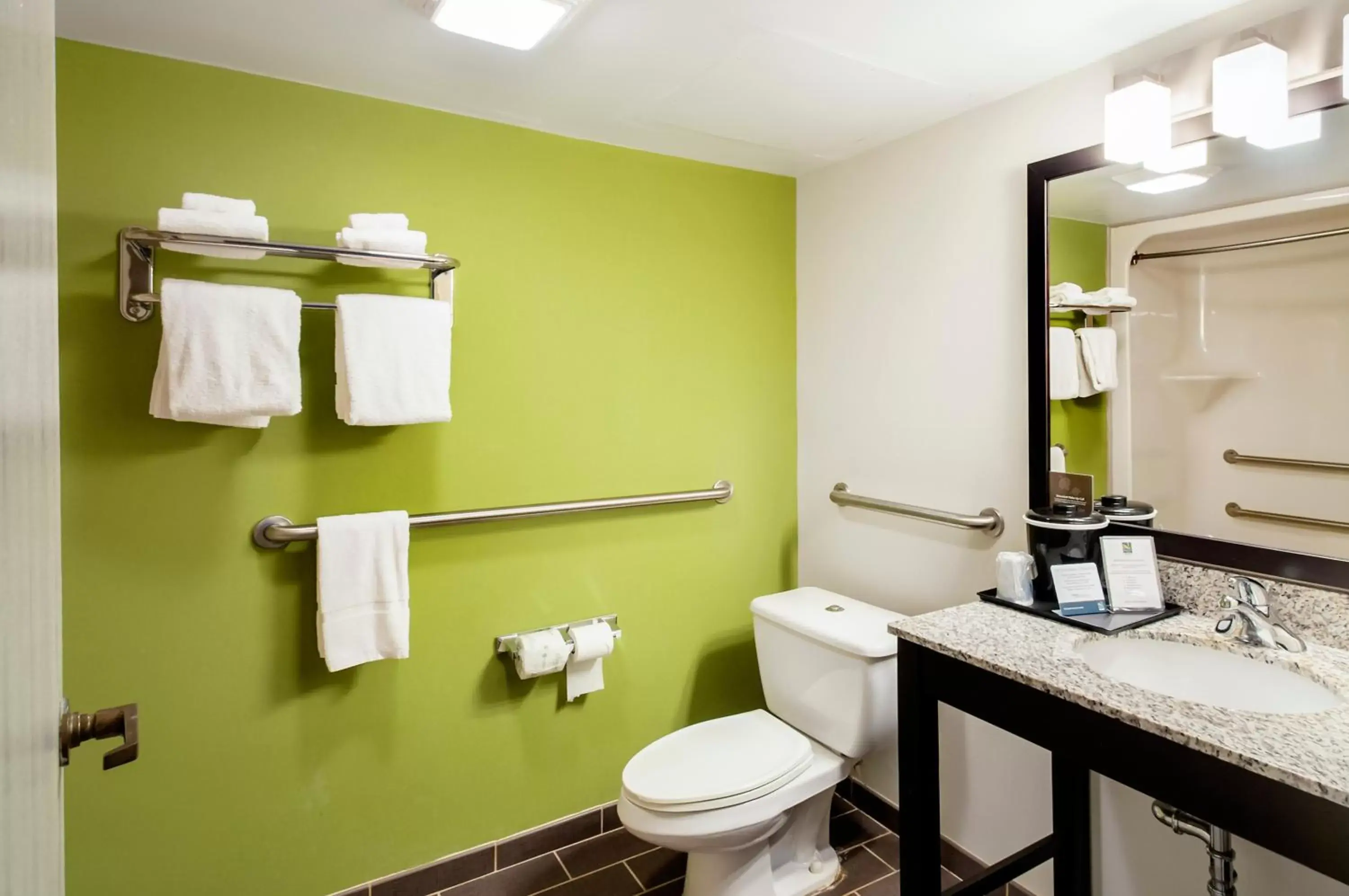 King Queen - Disability Access/Non-Smoking in Quality Inn King Queen - Disability Access/Non-Smoking in Quality Inn