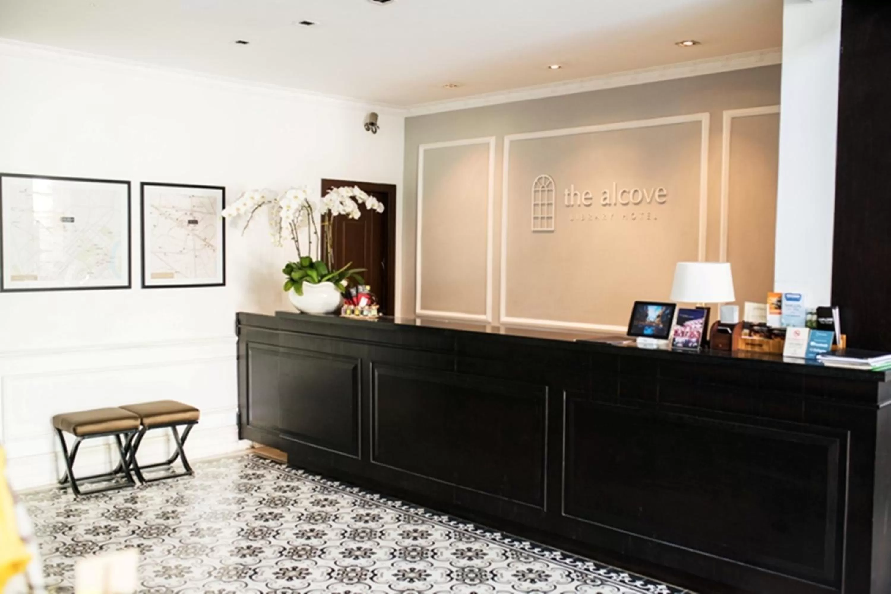 Lobby or reception in The Alcove Library Hotel