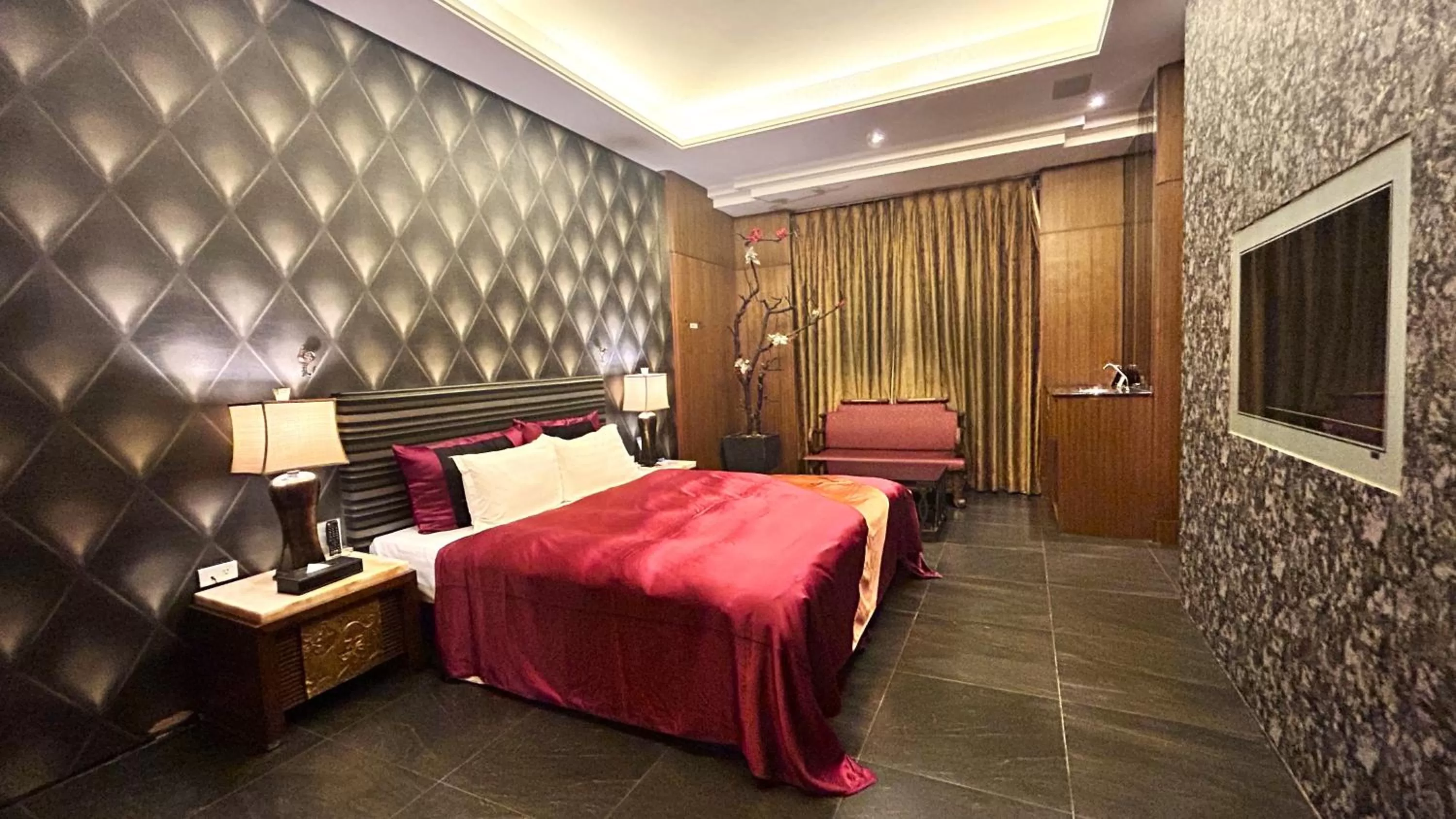 Photo of the whole room, Bed in Shining Motel