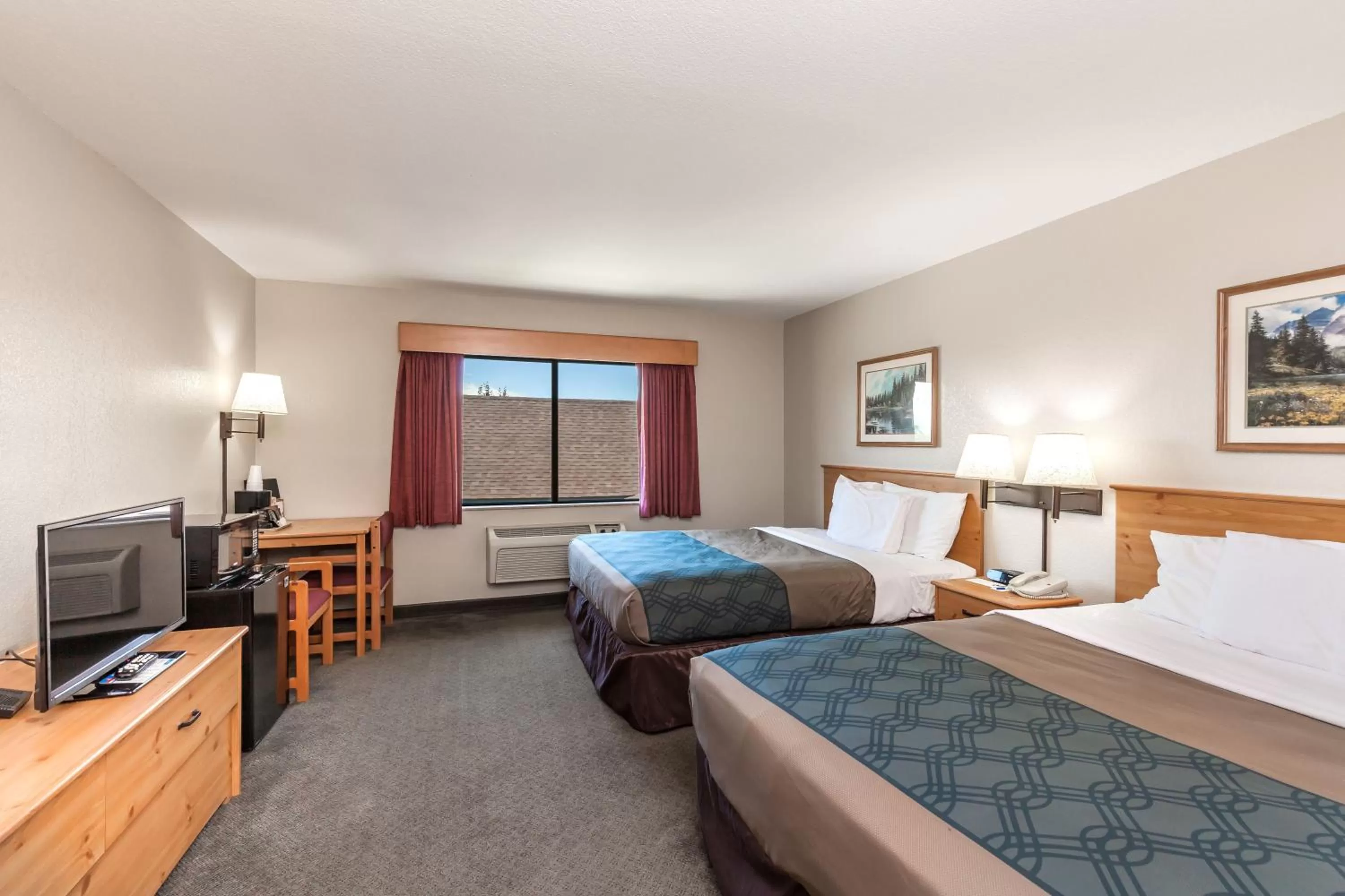 Photo of the whole room, Bed in MountainView Lodge and Suites