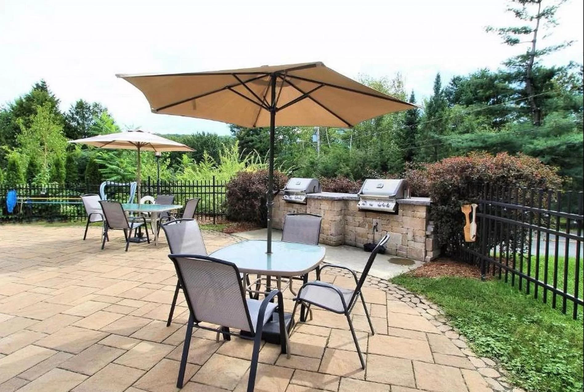 BBQ facilities in Le Champlain Condo-Hôtel