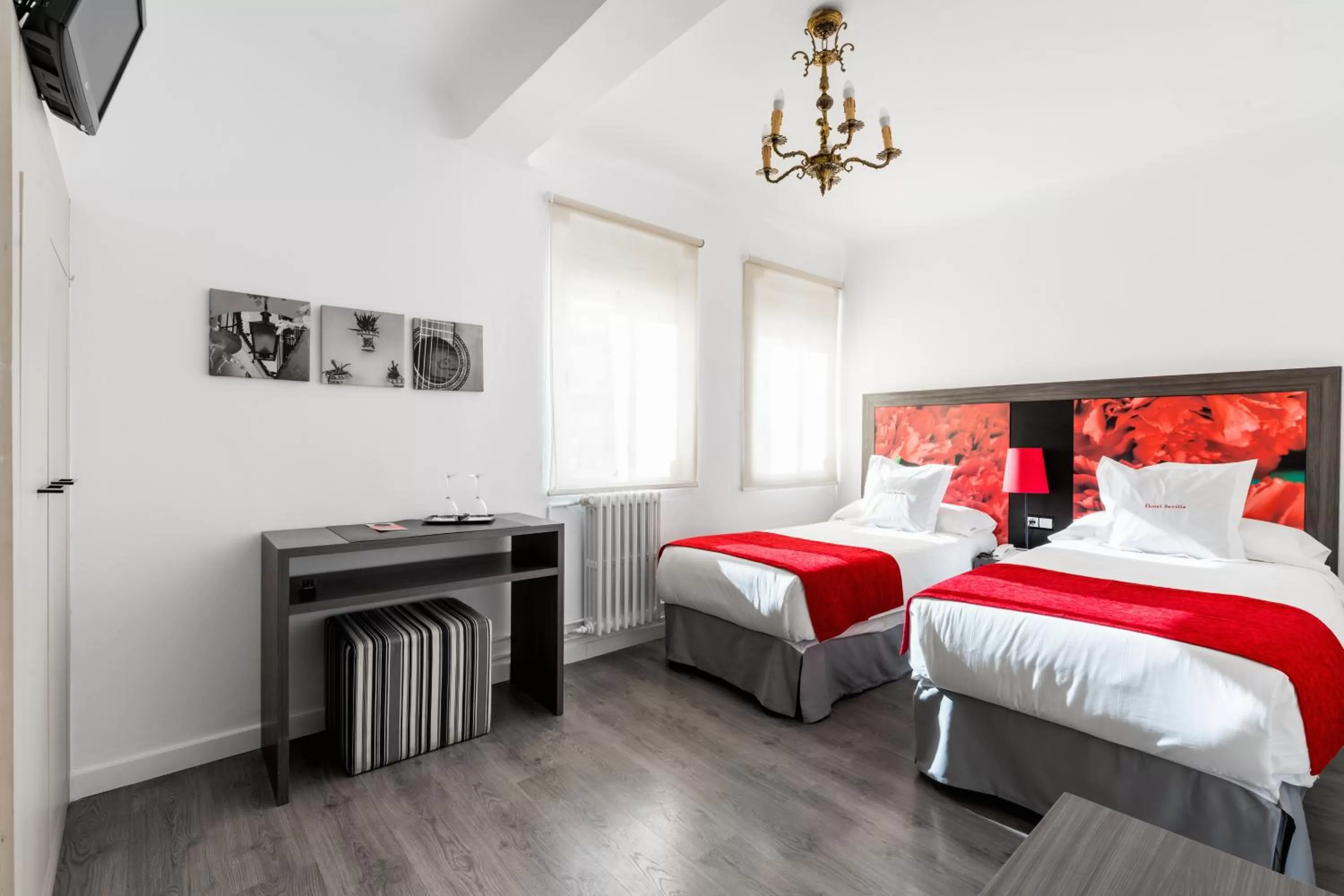 Bedroom, Bed in Hotel Sevilla