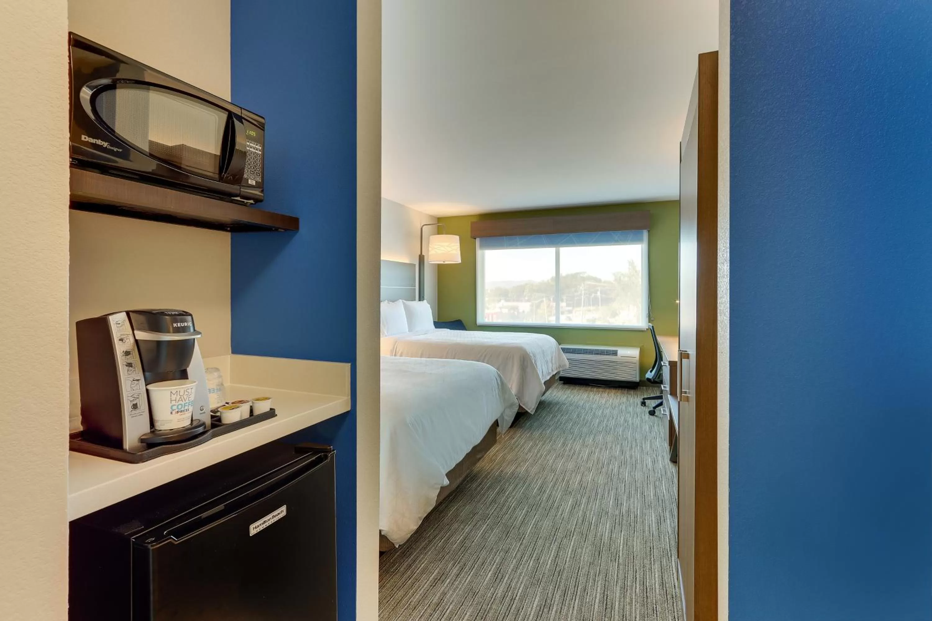 Bed in Holiday Inn Express & Suites - Roanoke – Civic Center