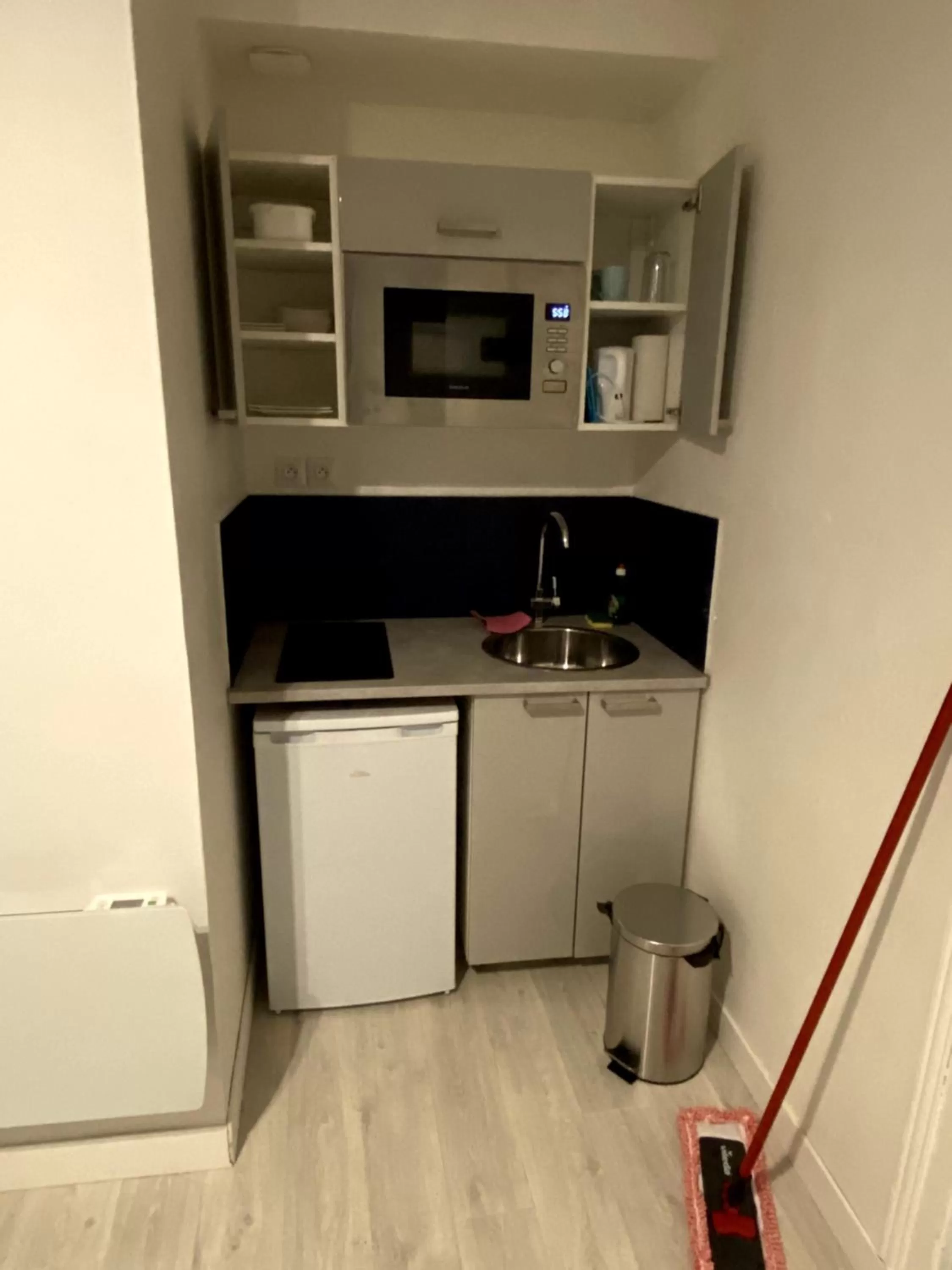 Kitchen or kitchenette in Lh Rooms Location
