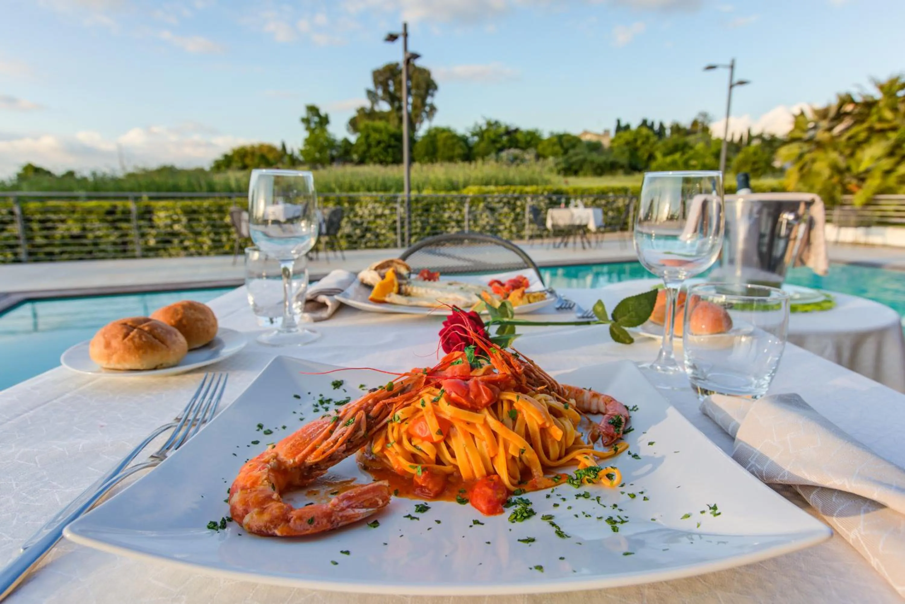 Swimming pool in Ardeatina Park Hotel
