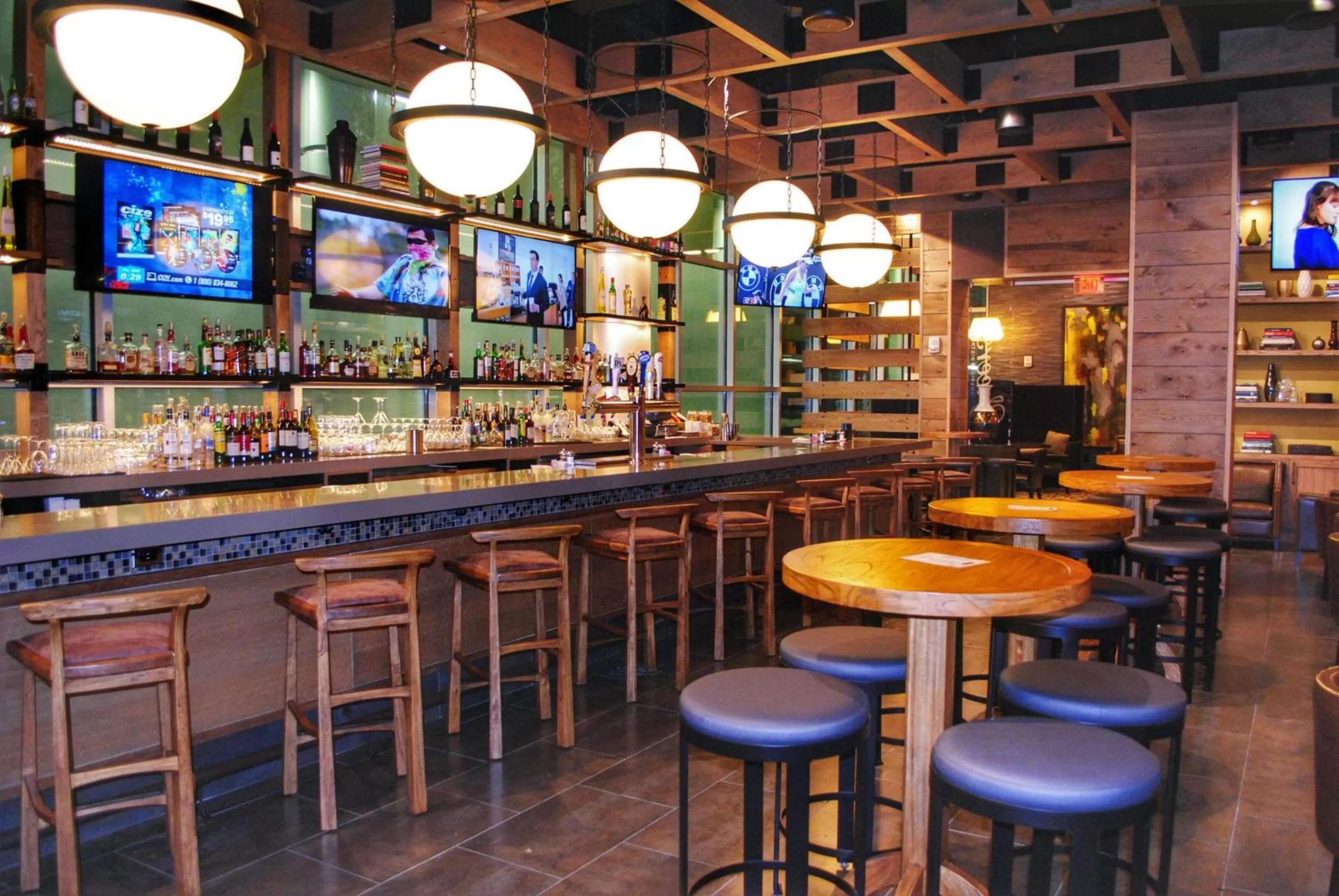 Restaurant/places to eat in DoubleTree by Hilton Hotel Reading