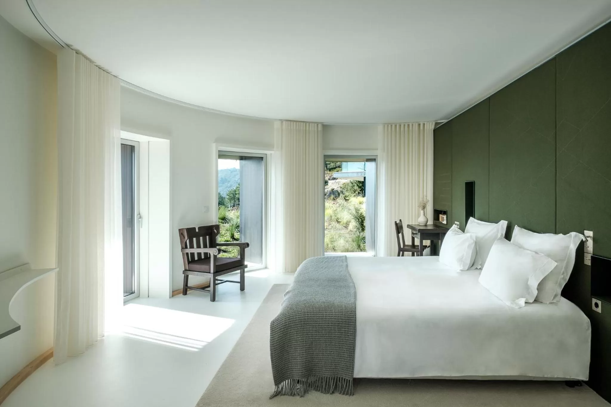 Bed in Casa de São Lourenço - Burel Panorama Hotel - member of Relais & Châteaux