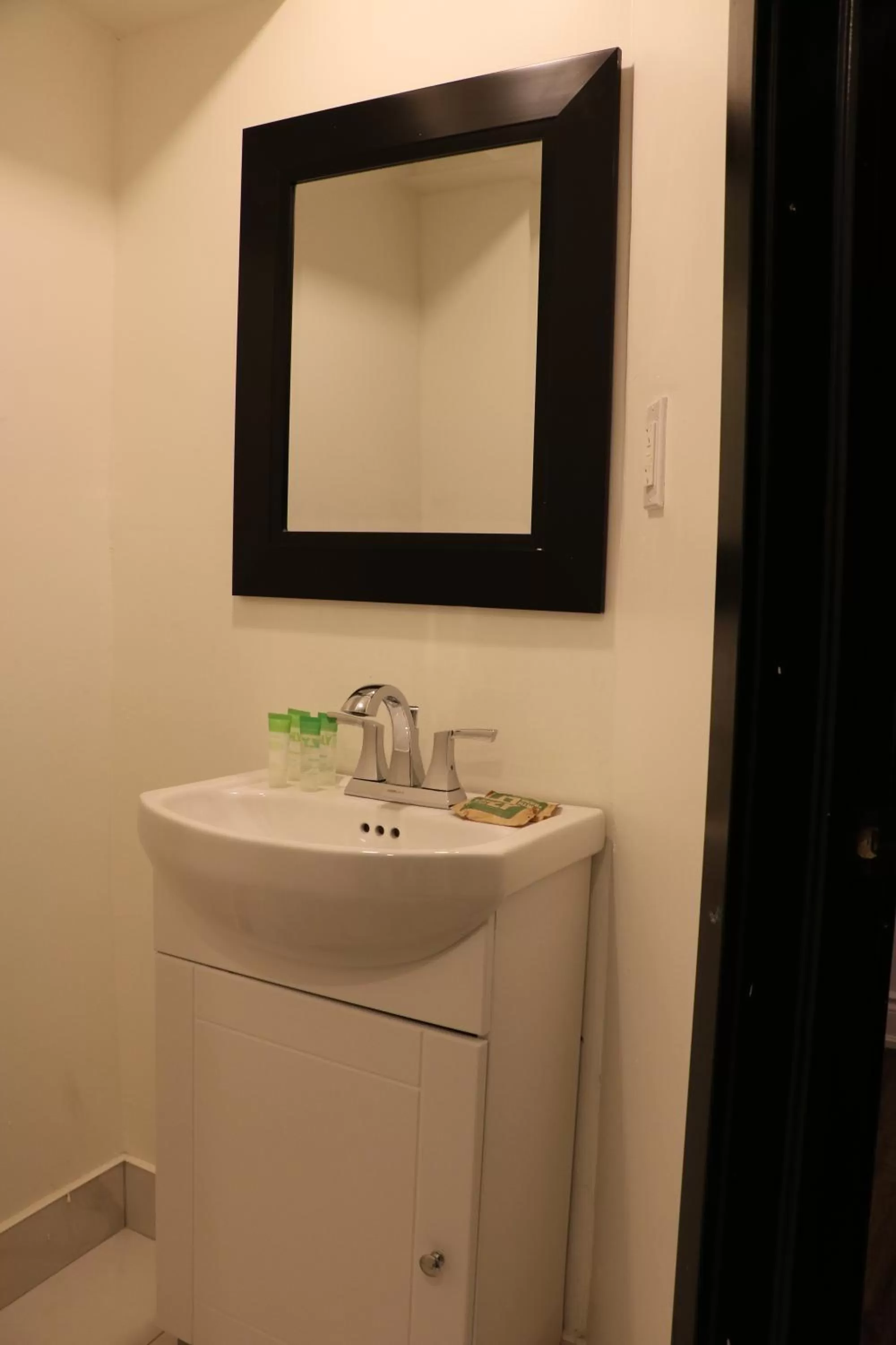 Bathroom in Pembroke Inn