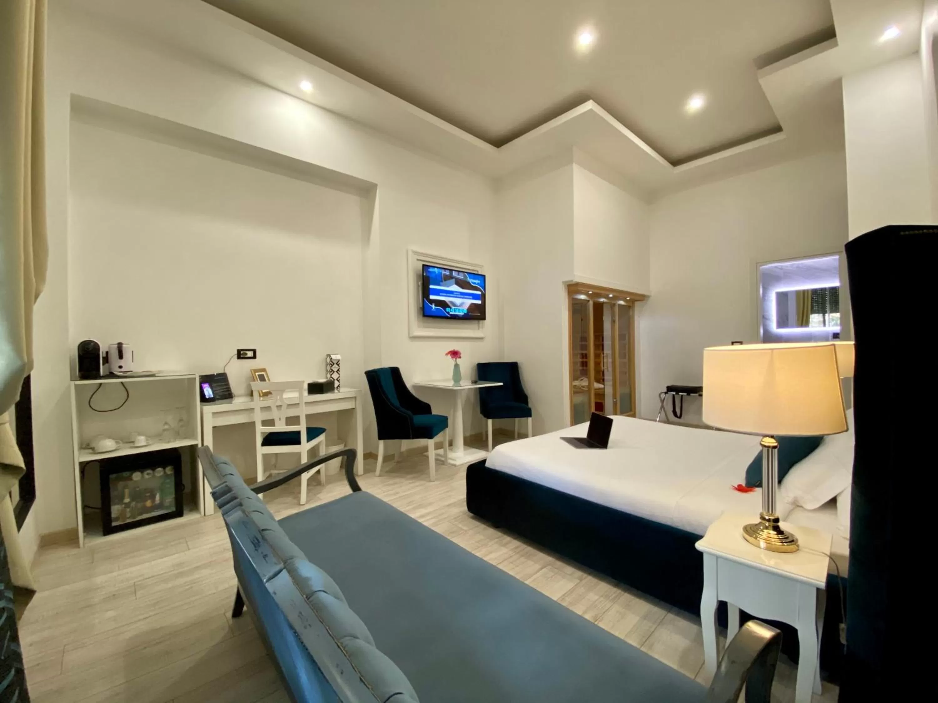 Photo of the whole room, Bed in Escape Luxury Suite - CA Domus Collection