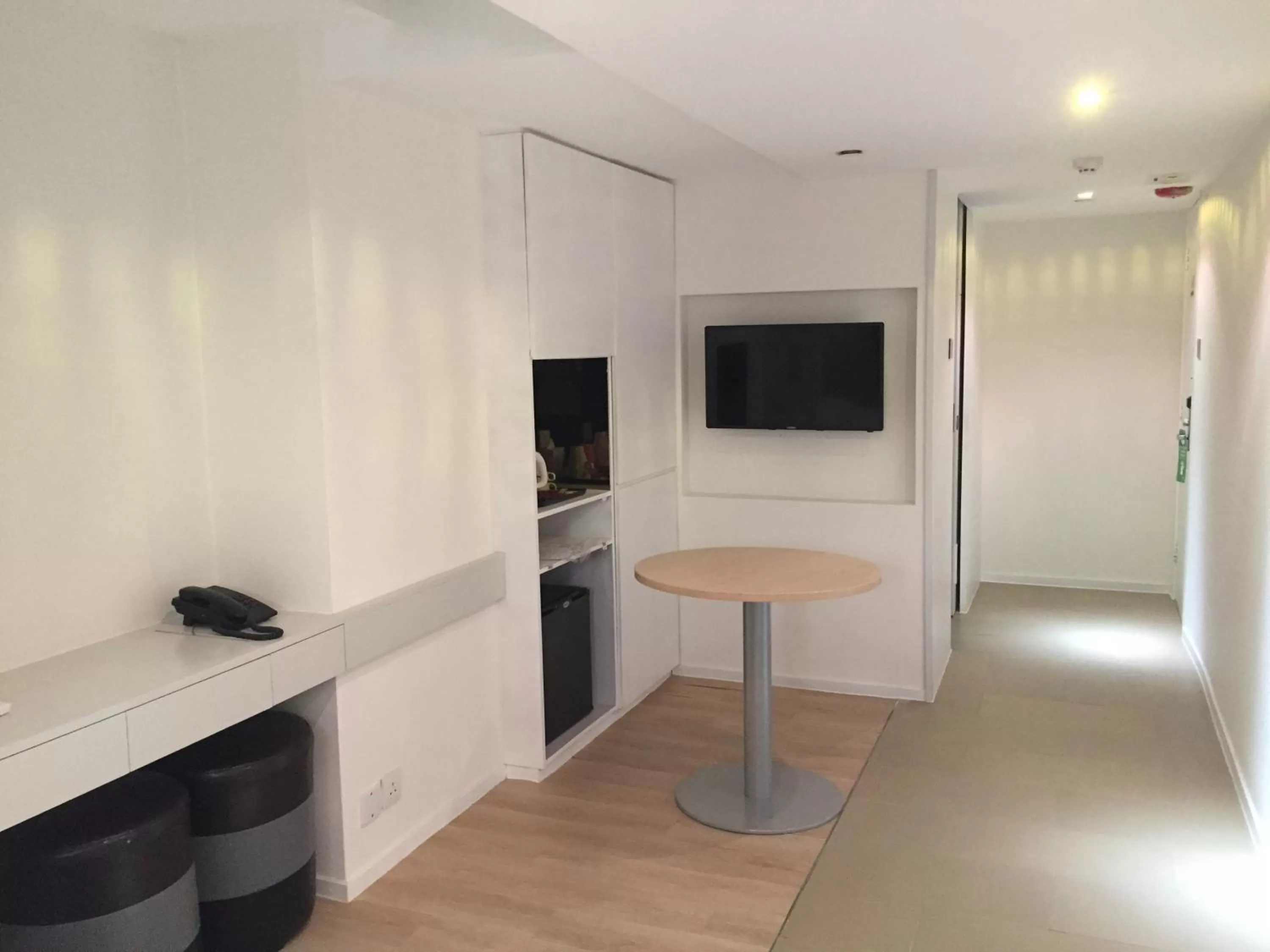 Photo of the whole room in Homy Central