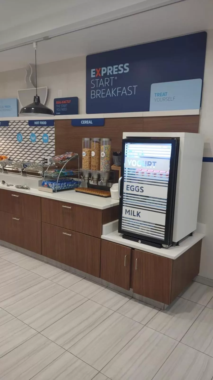 Food in Holiday Inn Express & Suites Chicago West - St Charles by IHG