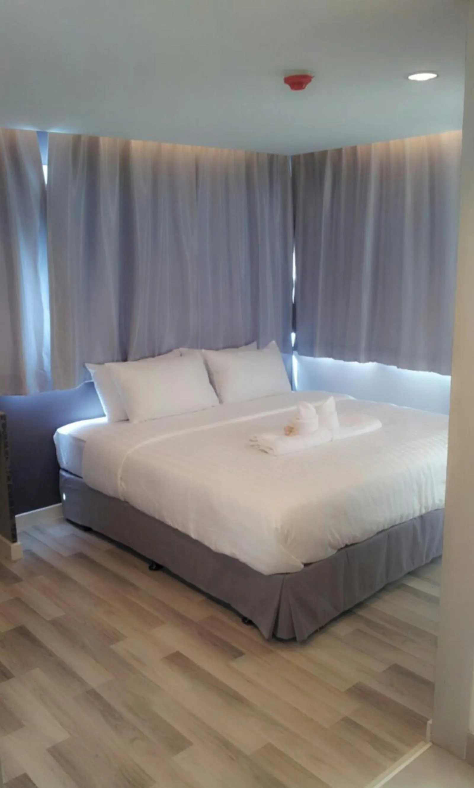 Photo of the whole room, Bed in Nantra Ploenchit hotel