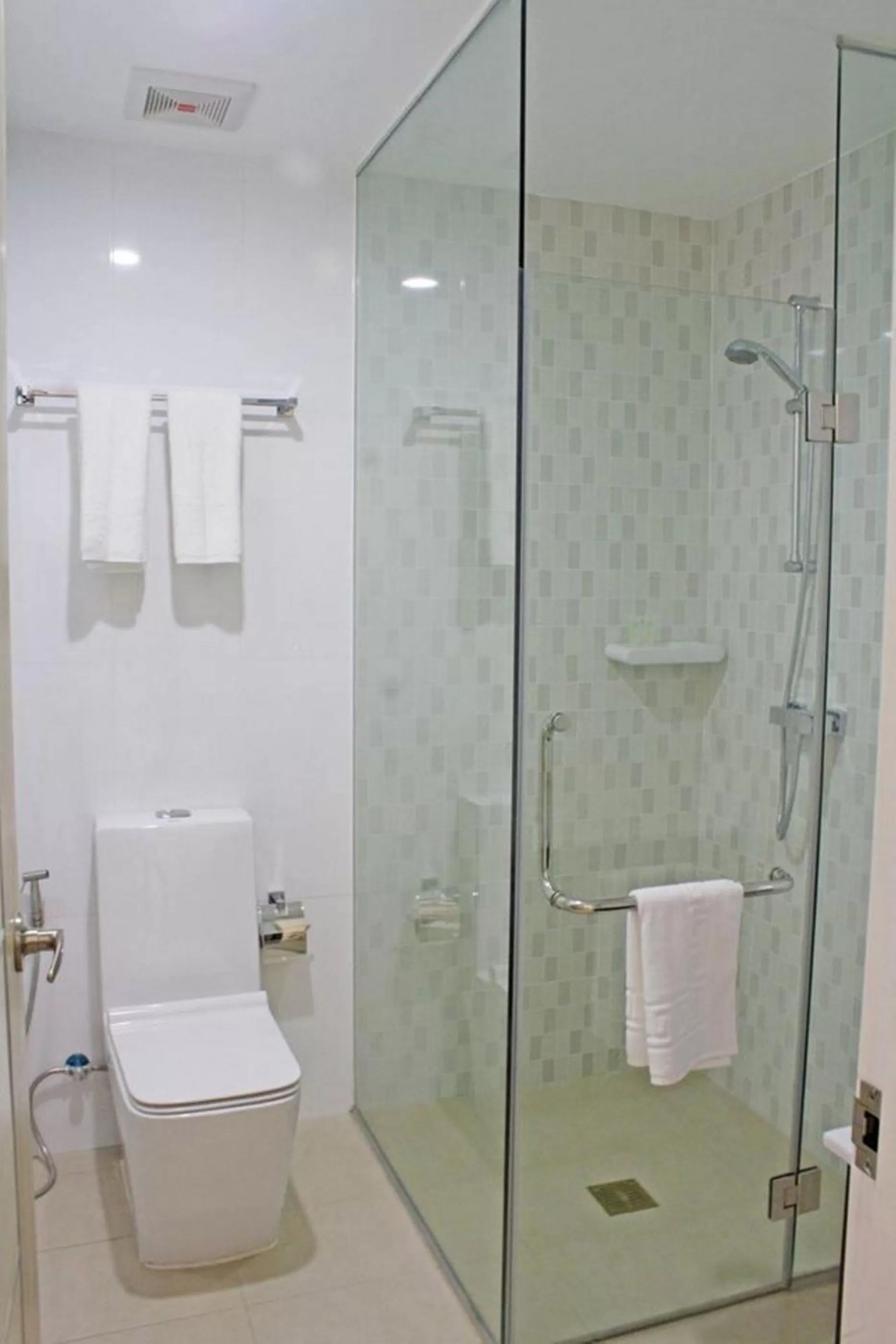 Shower in Hamersons Hotel Cebu