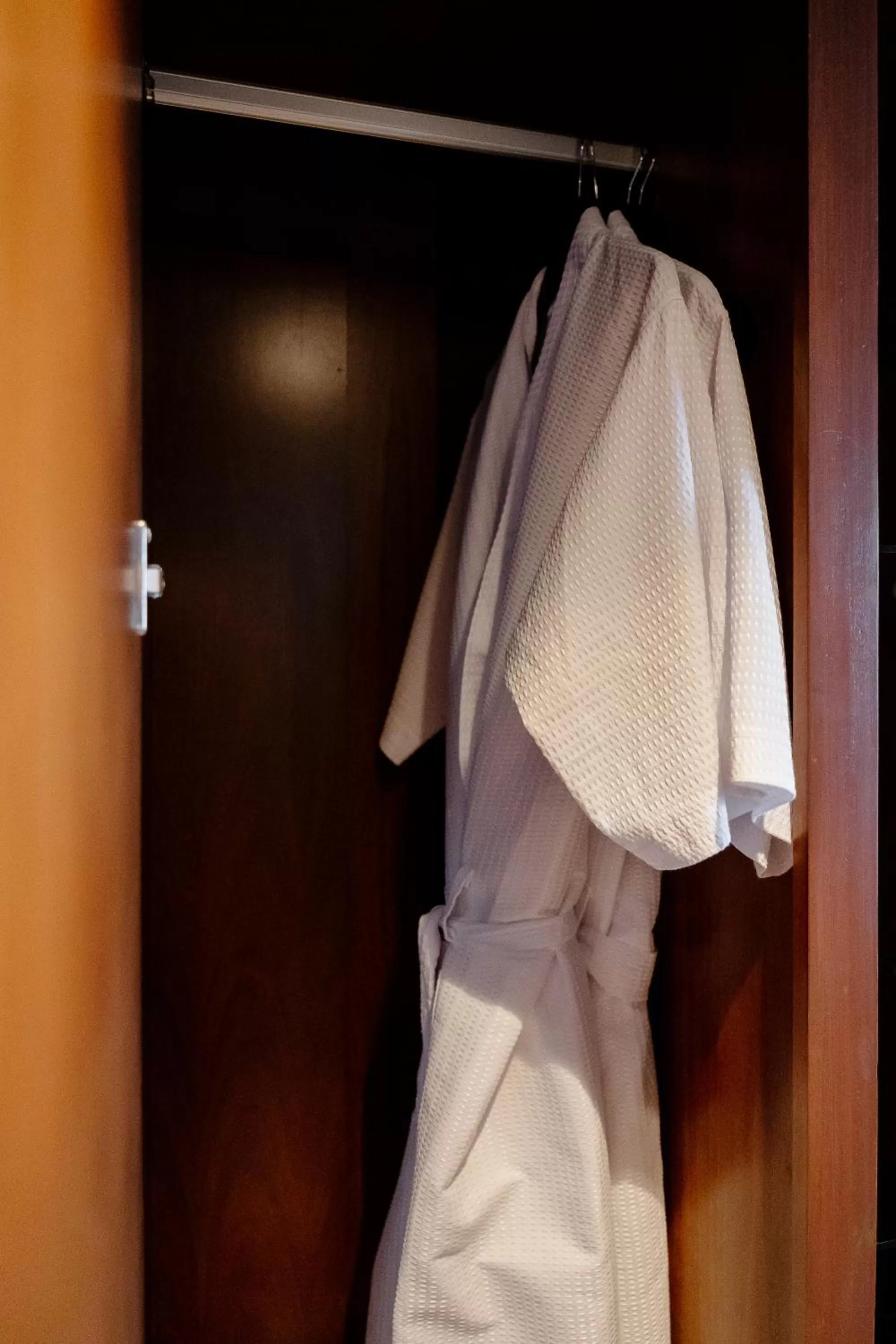 wardrobe in Ontico Urban Design Hotel