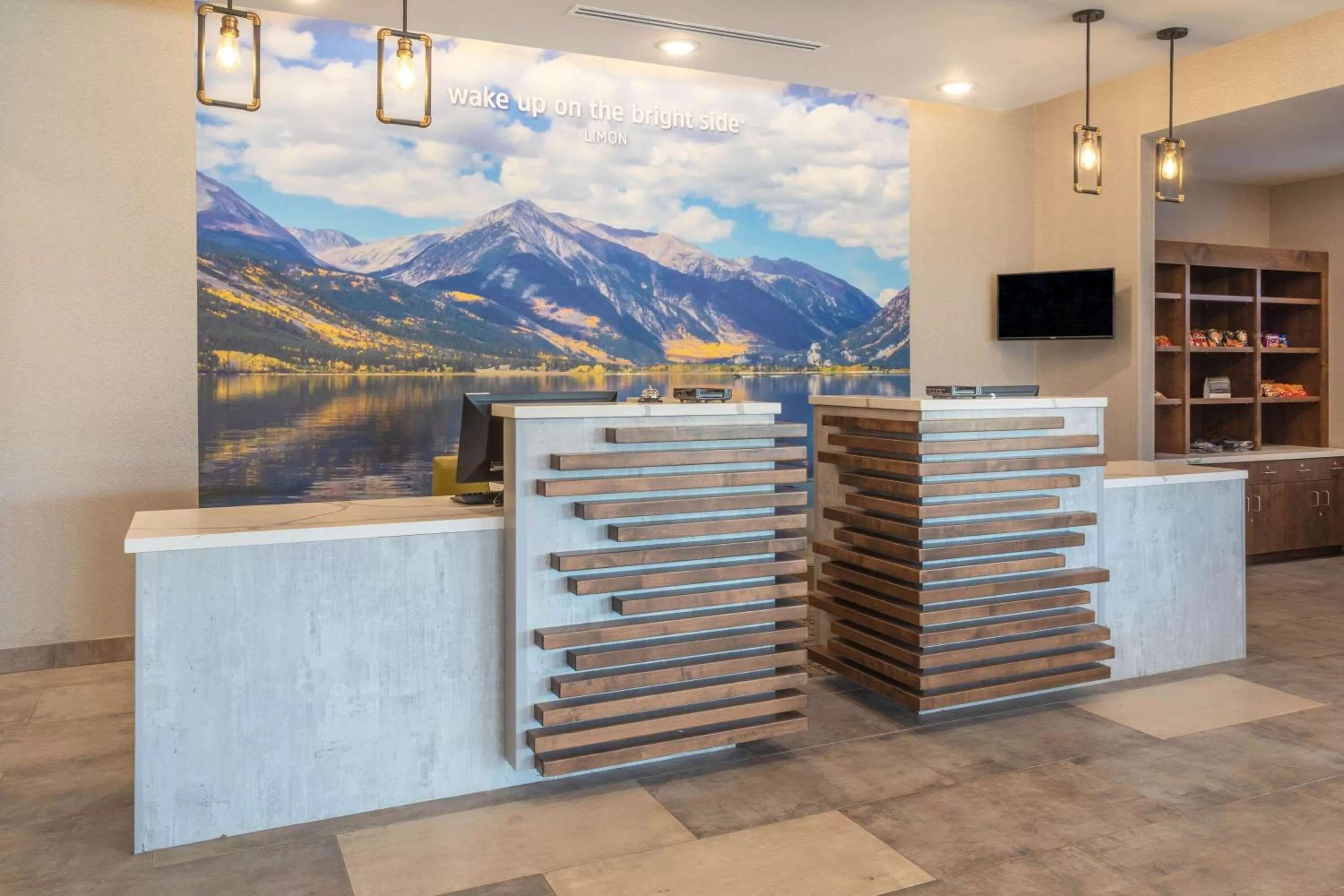 Lobby or reception in La Quinta Inn & Suites Limon by Wyndham