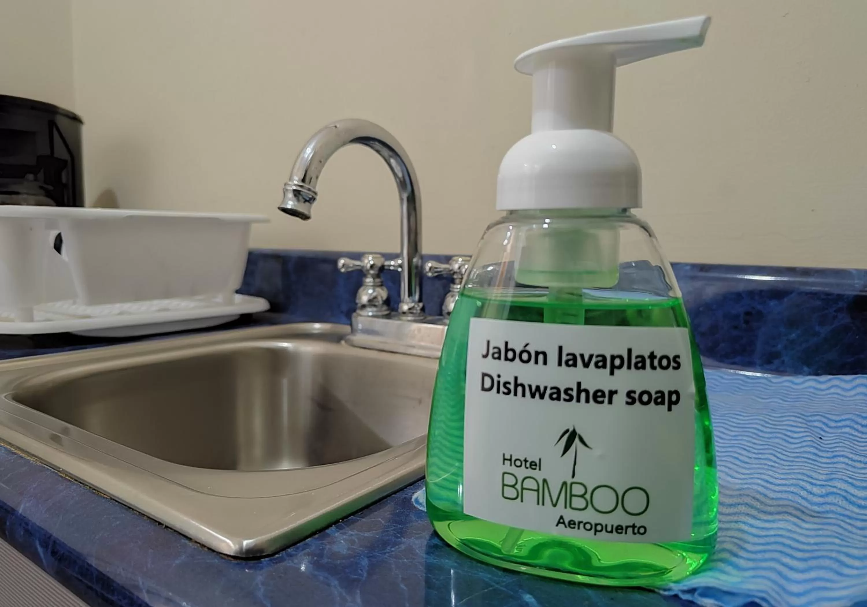 Text overlay in Hotel Bamboo Aeropuerto