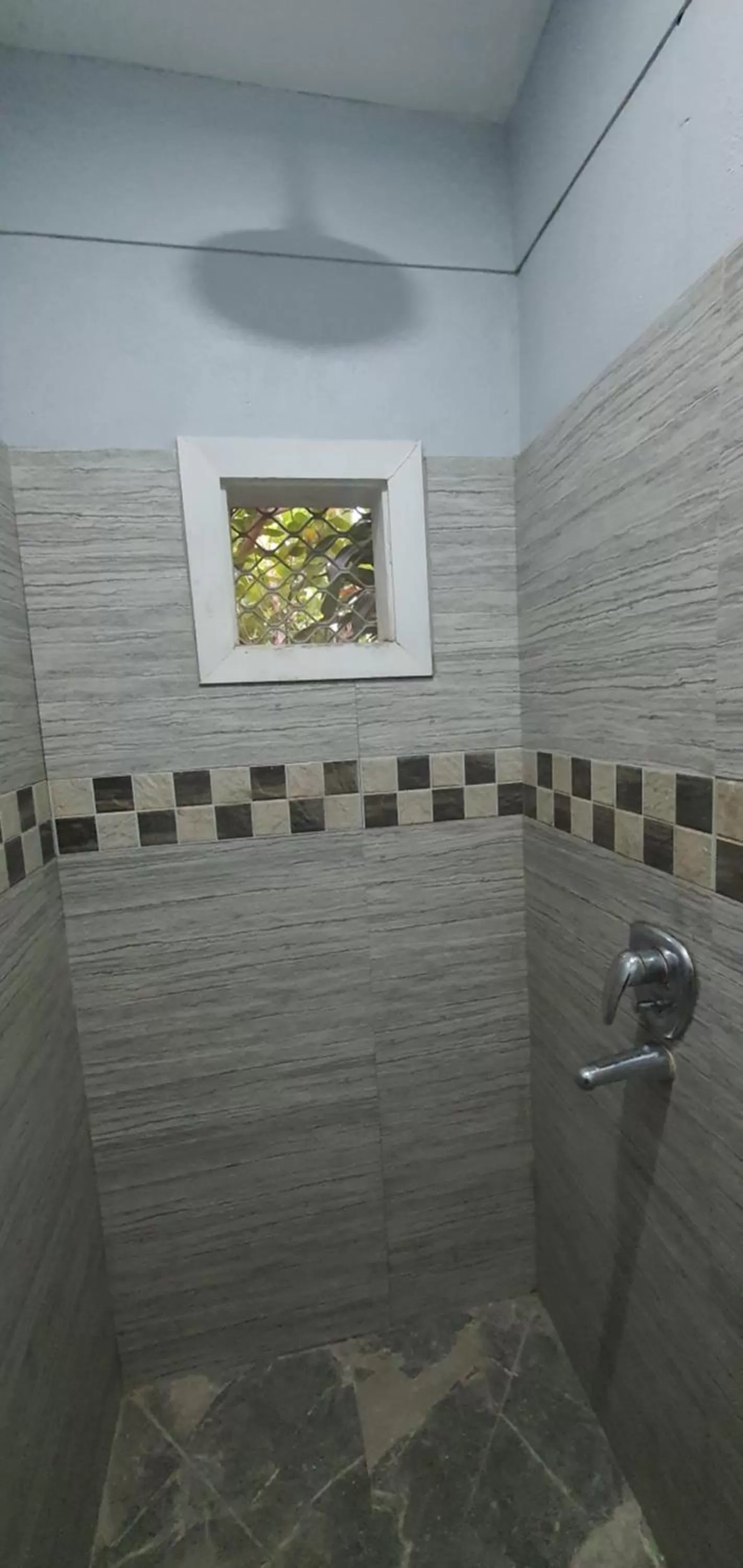 Shower, Bathroom in Lynn's Getaway Hotel