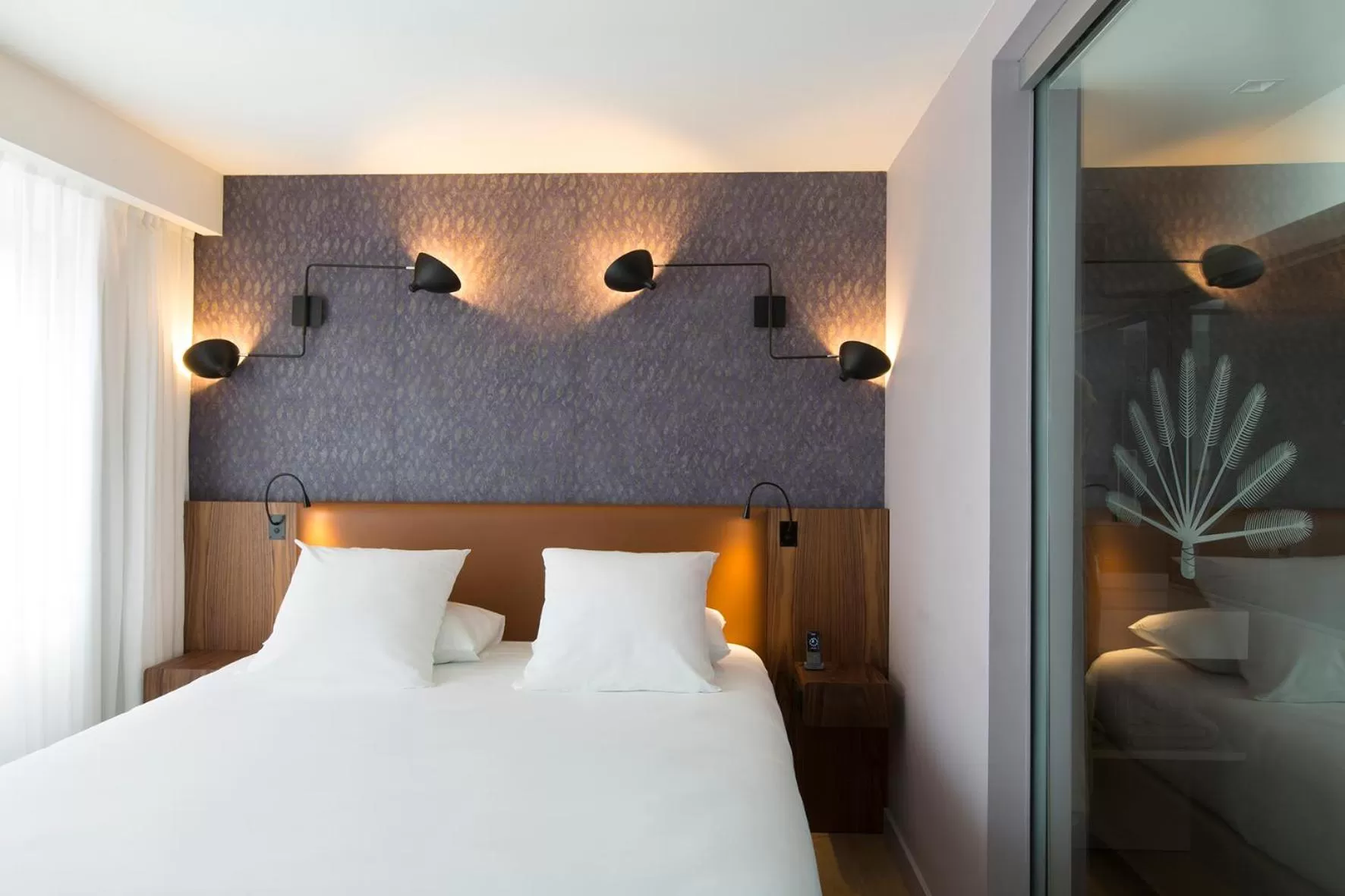 Photo of the whole room, Bed in Hotel L'Arbre Voyageur - LILLE