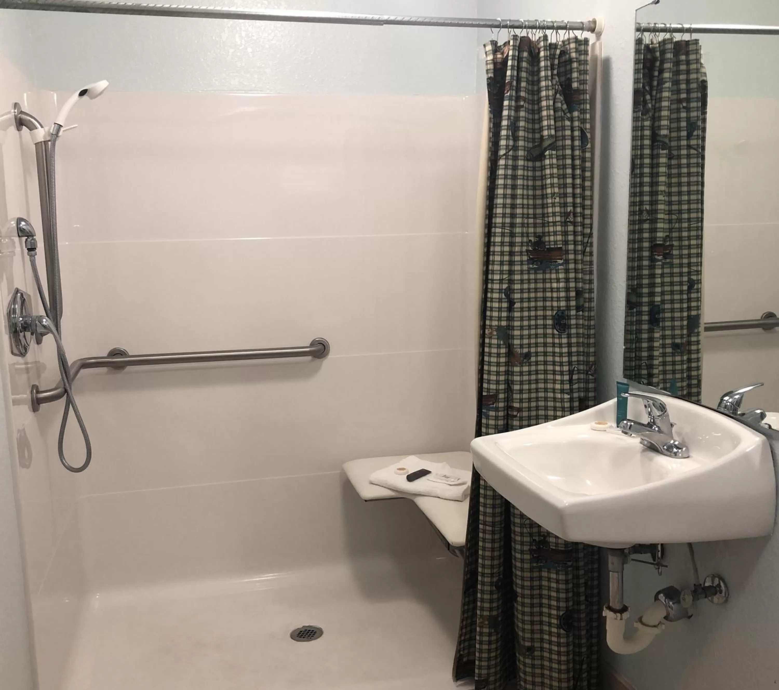 Camp Mack Lodge, Marina & RV Resort