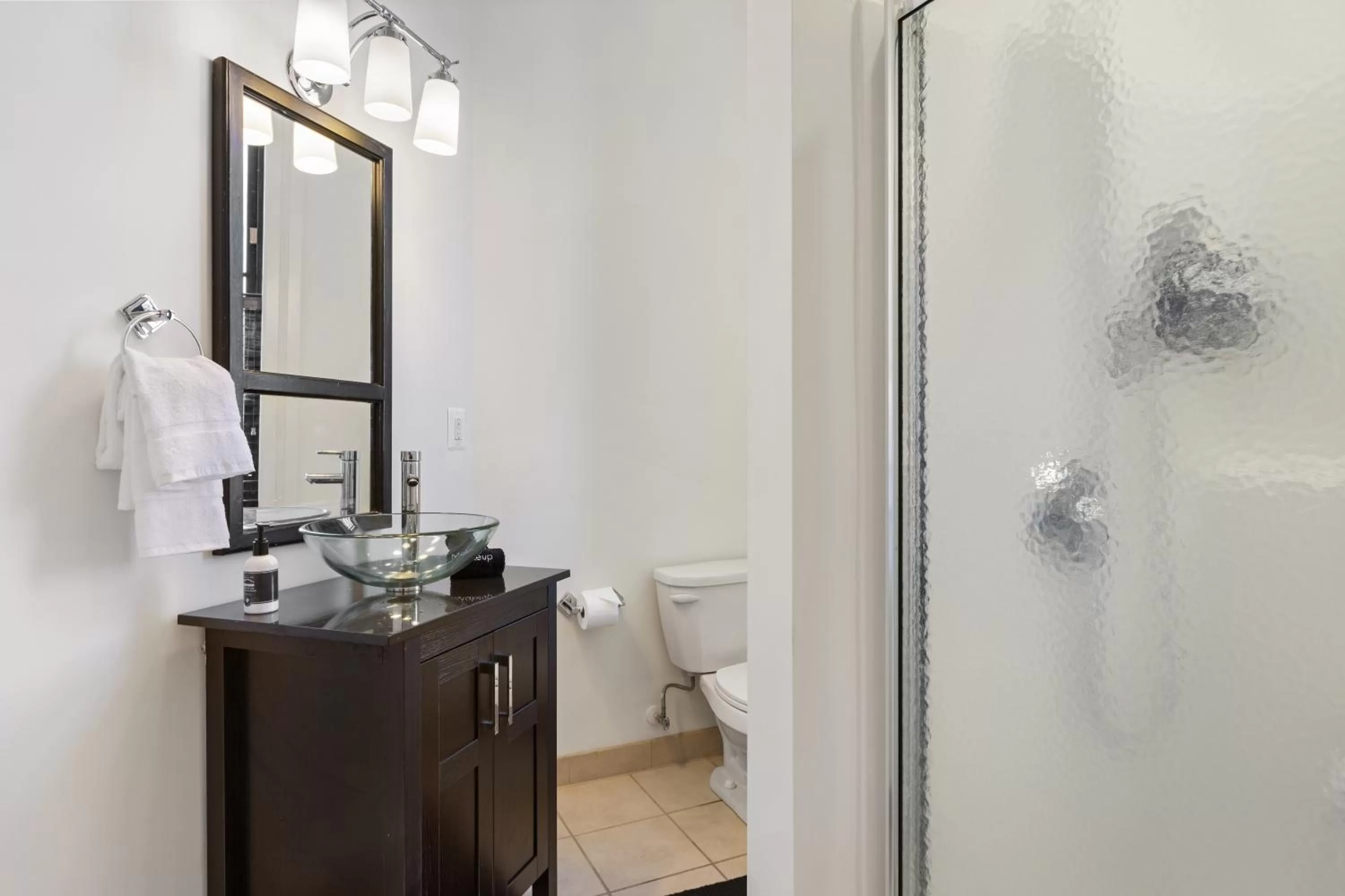 Shower, Bathroom in Brexton Hotel