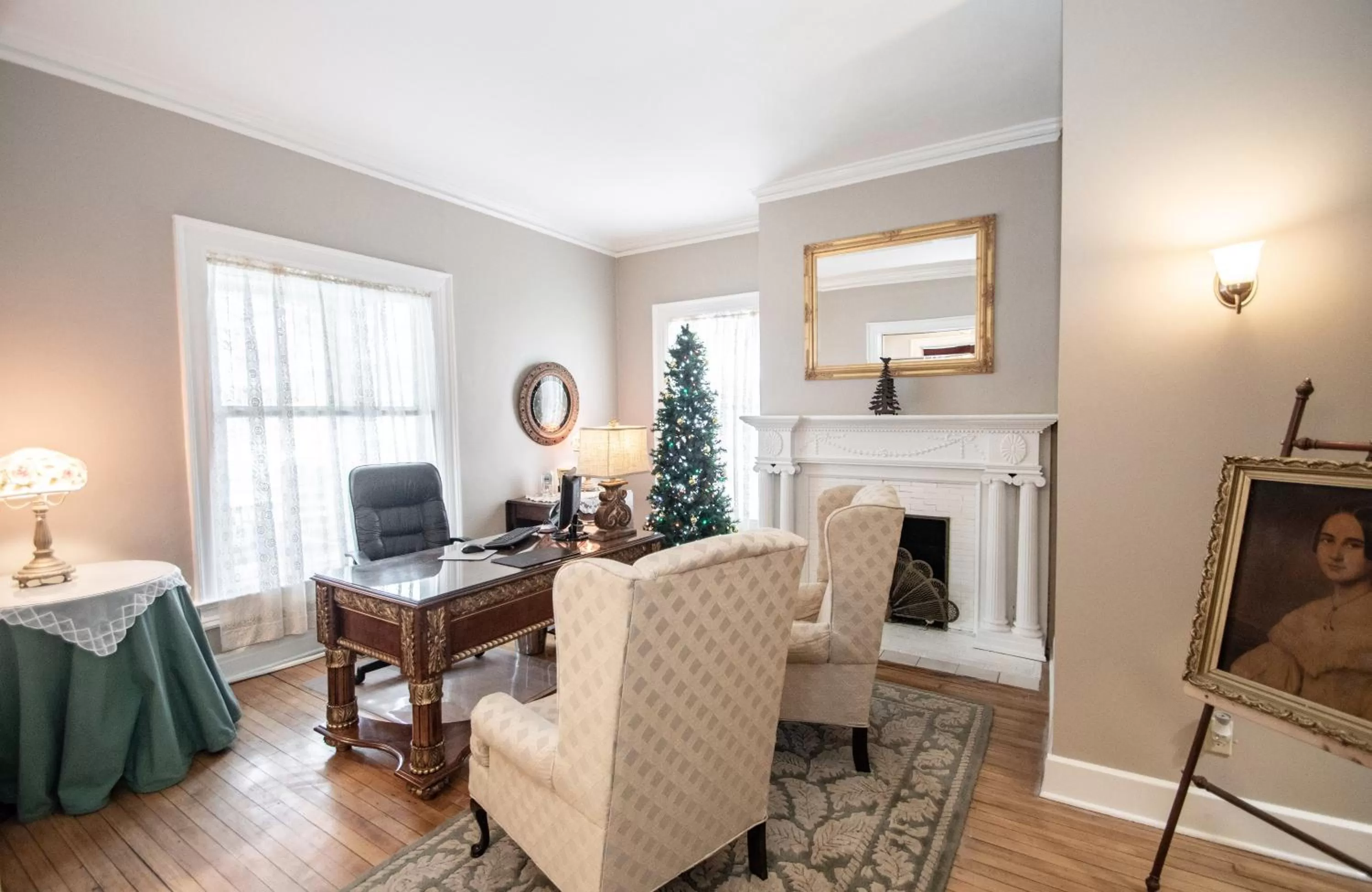 Seating area in Looking Glass Inn