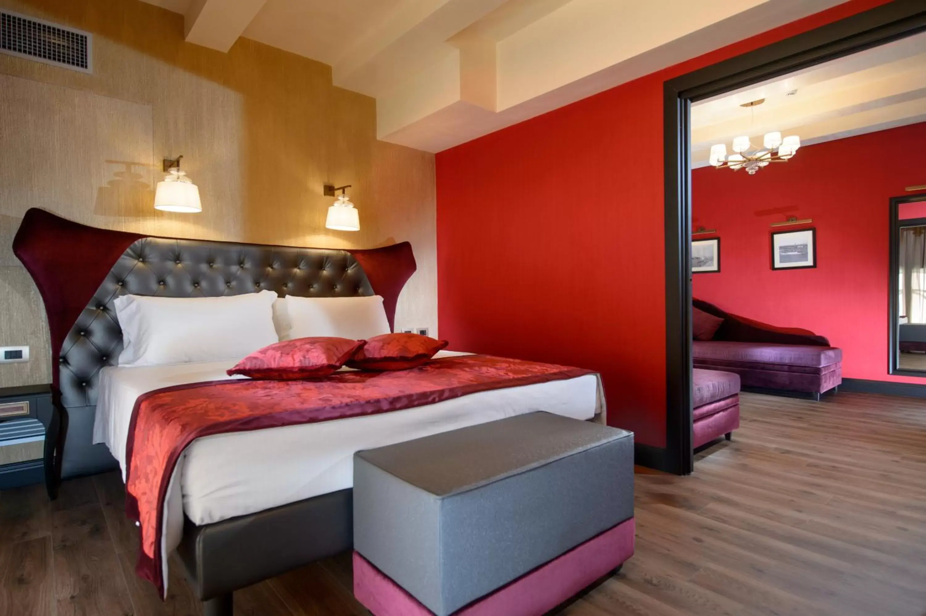 Suite with Canal View in Palazzo Veneziano - Venice Collection Suite with Canal View in Palazzo Veneziano - Venice Collection