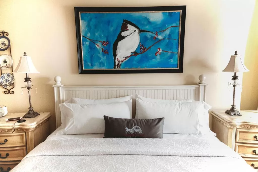 Bedroom, Bed in Grey Gables Inn