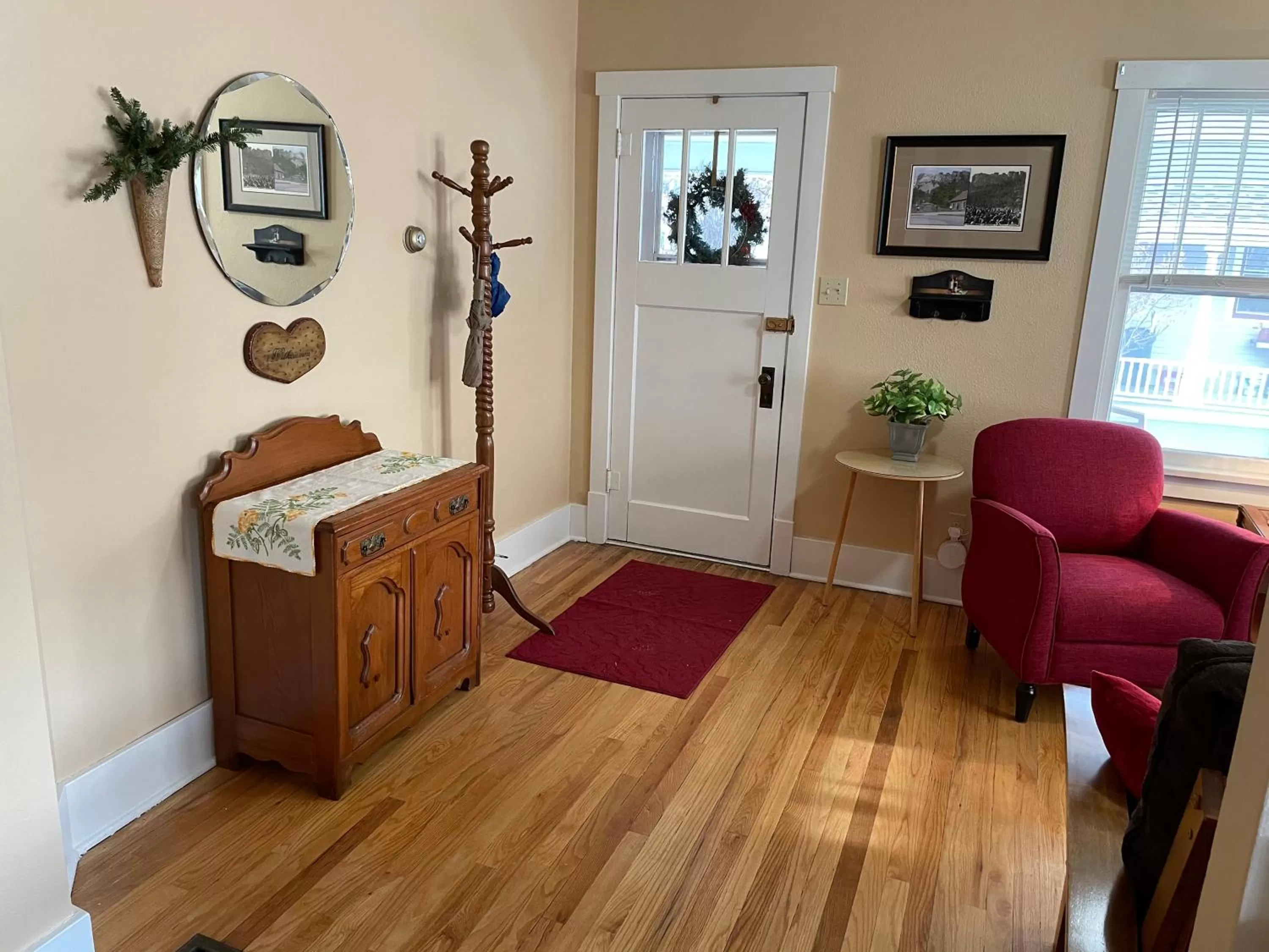 Facade/entrance in 1899 Inn