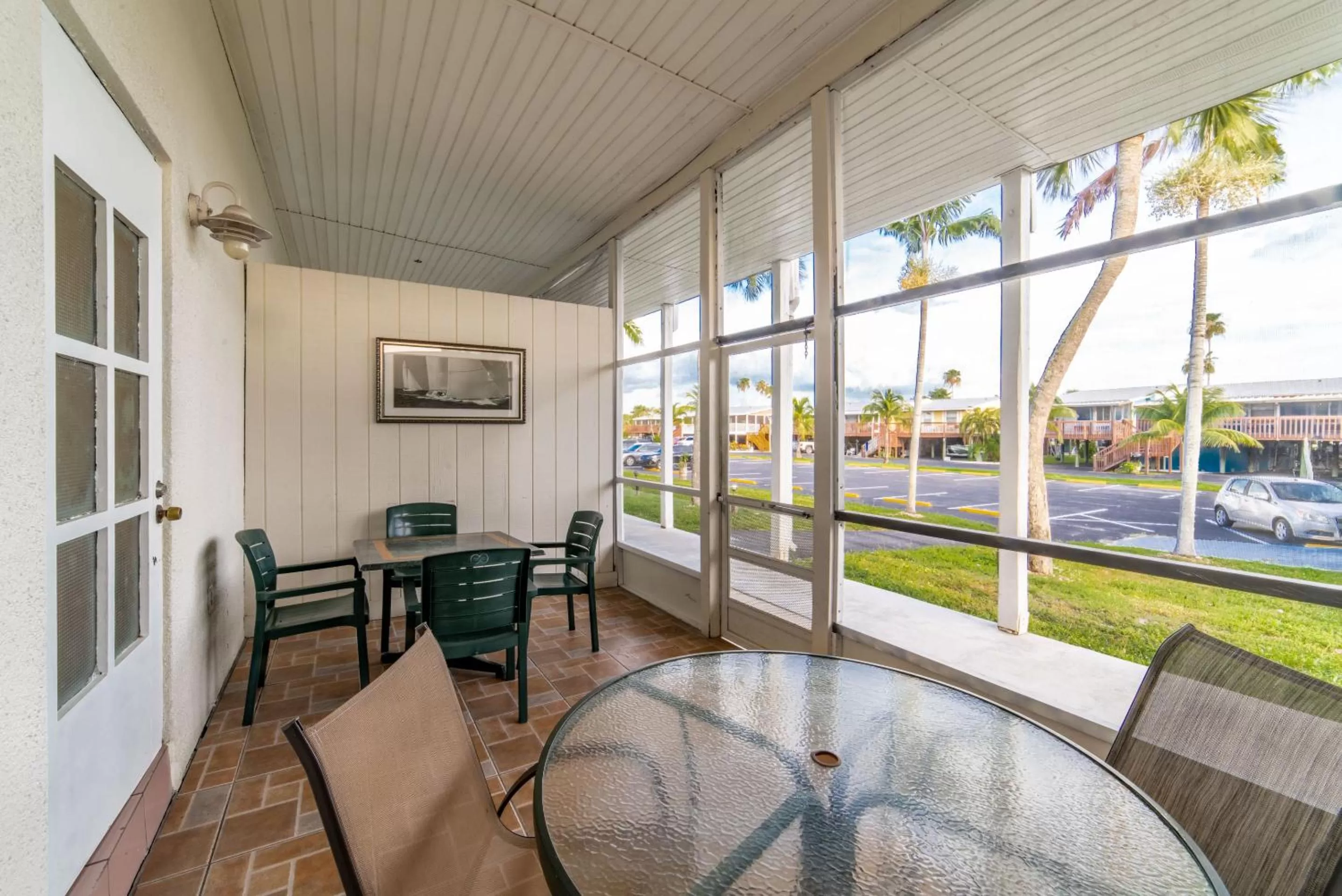 Balcony/Terrace in Captain's Table Hotel by Everglades Adventures