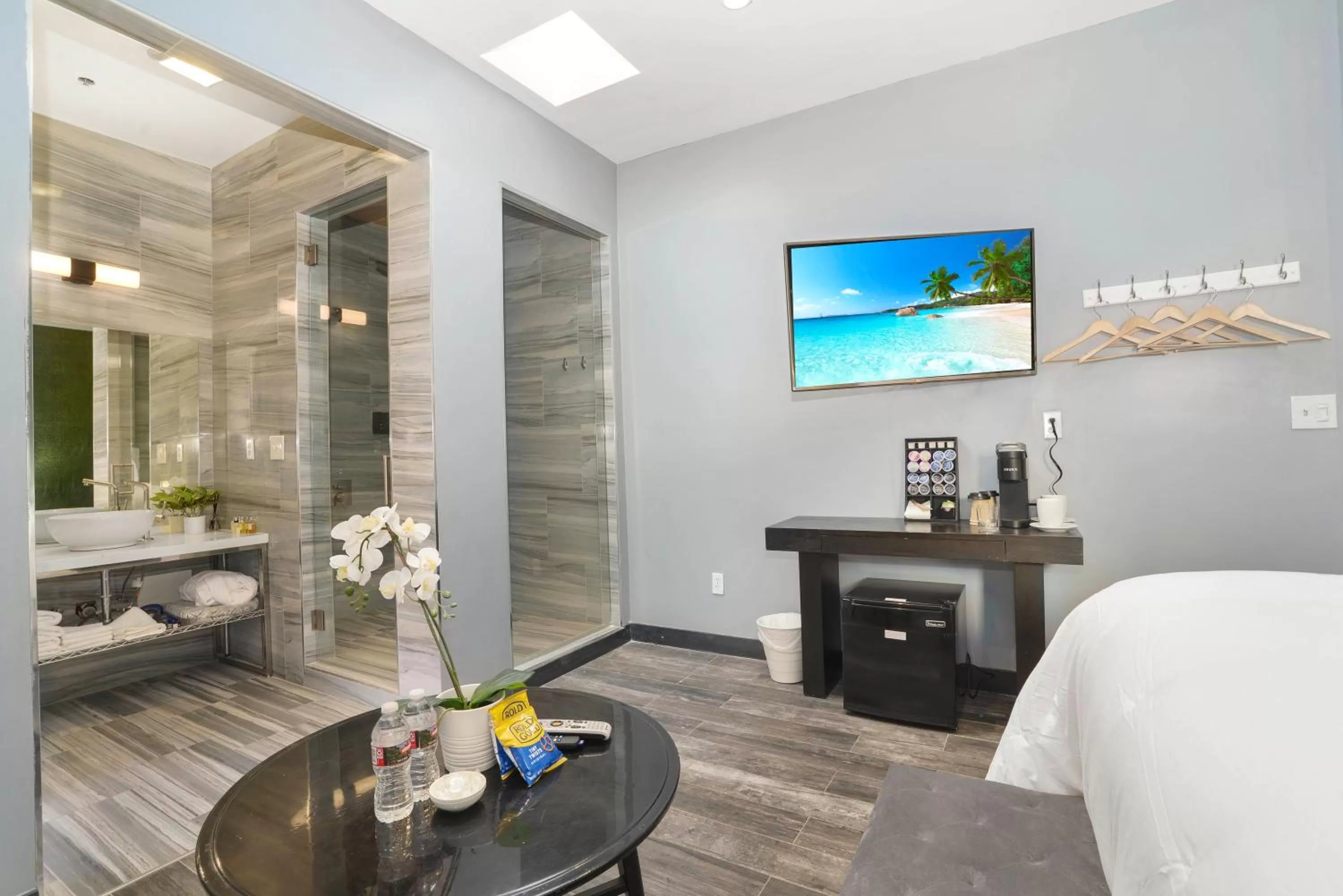 Photo of the whole room, Bed in Good Hotels Downtown Denver