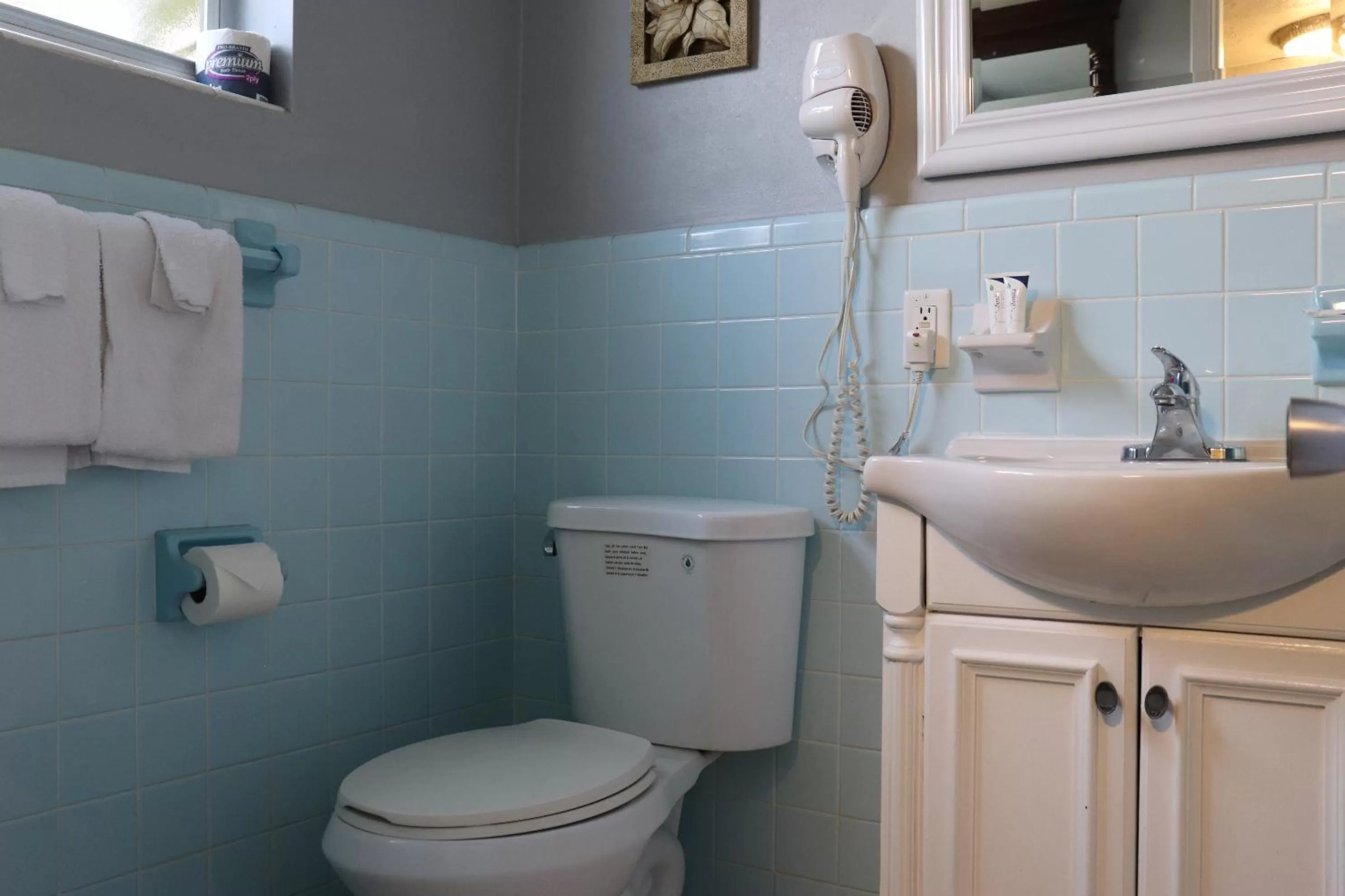 Toilet in Ocean Mile Hotel