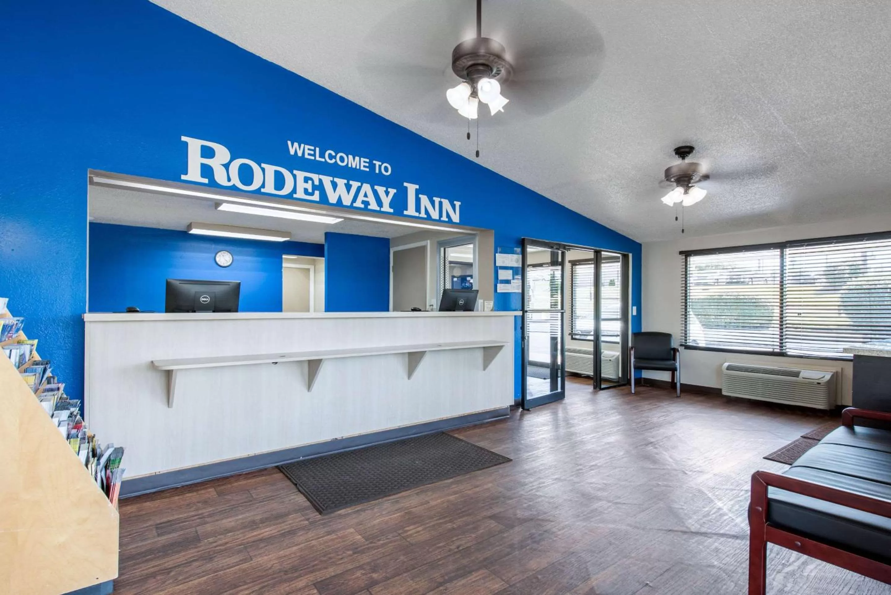 Lobby or reception in Rodeway Inn Sharonville - Cincinnati North
