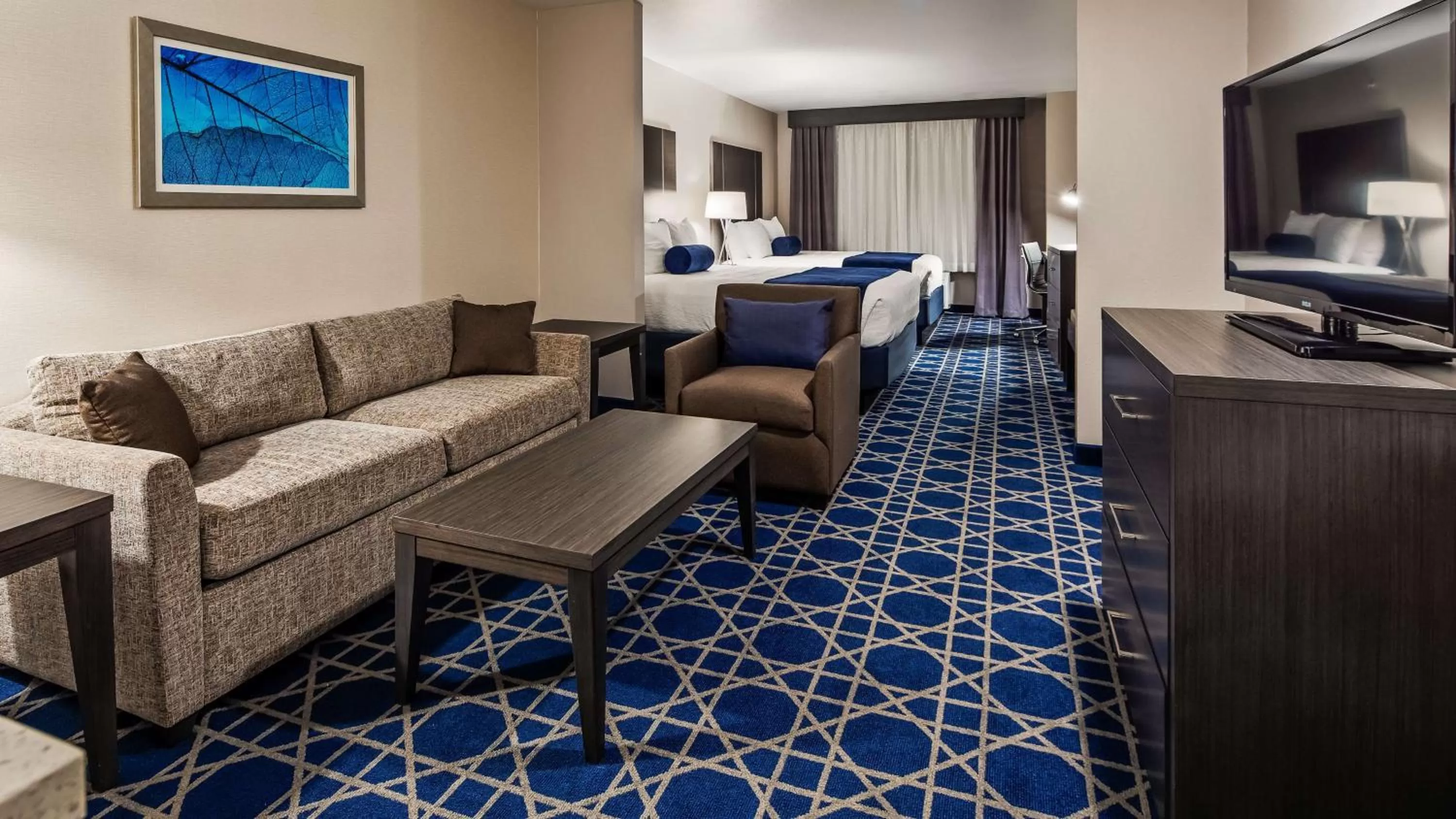 Photo of the whole room, Bed in Best Western Plus Longview – University Hotel