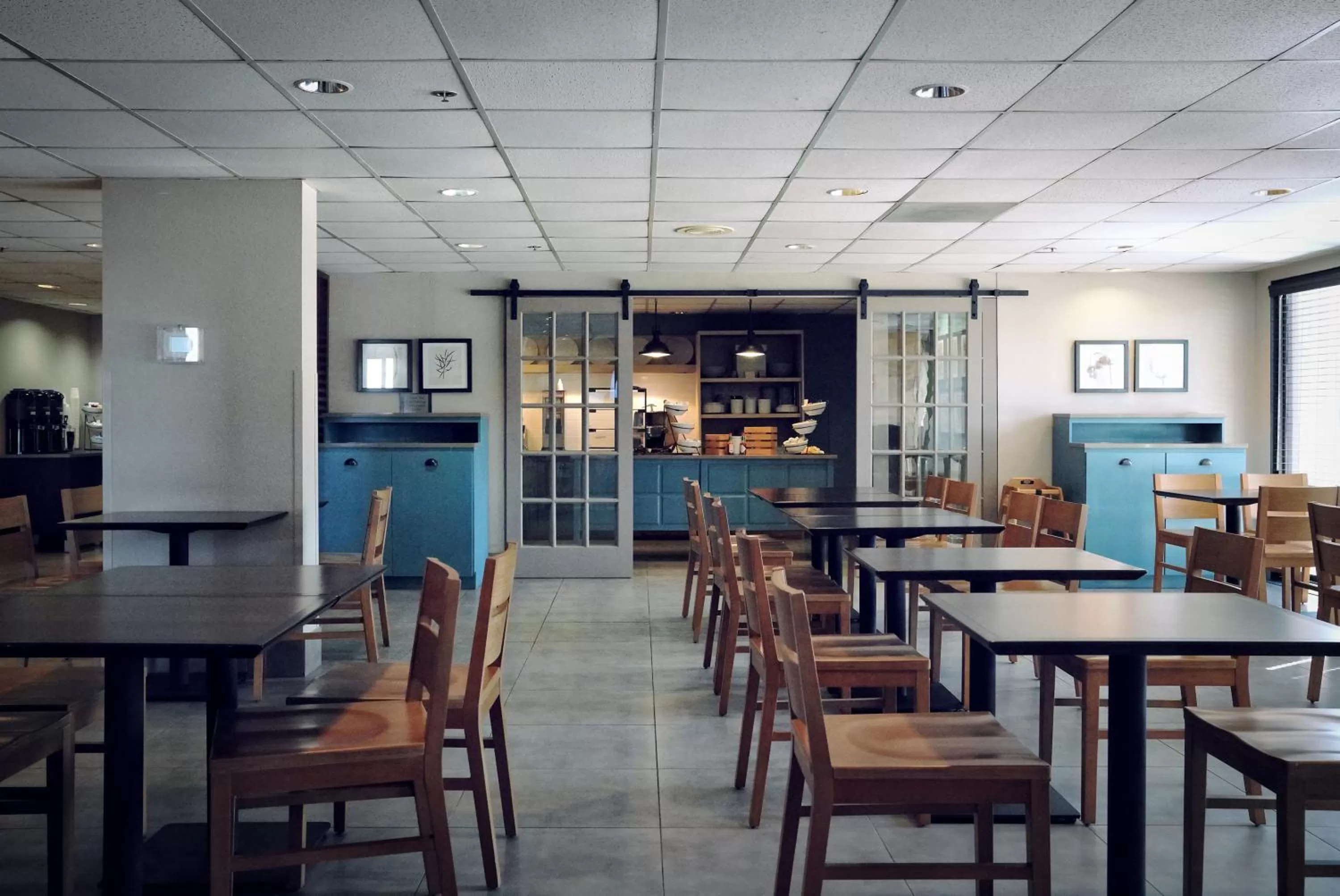 Lounge or bar, Restaurant/Places to Eat in Country Inn & Suites by Radisson, Grand Prairie-DFW-Arlington, TX