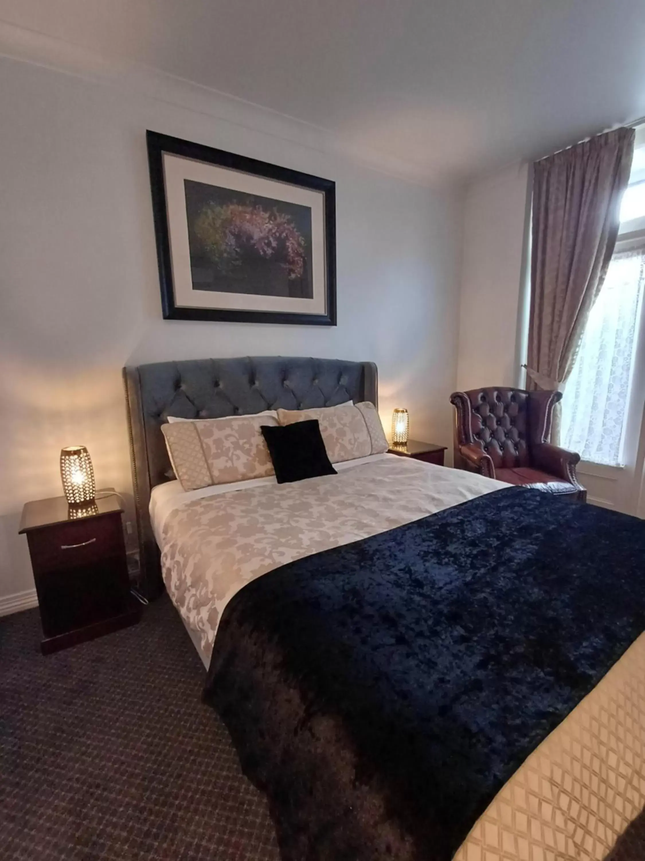 Deluxe Queen Room in Art Hotel on York Deluxe Queen Room in Art Hotel on York