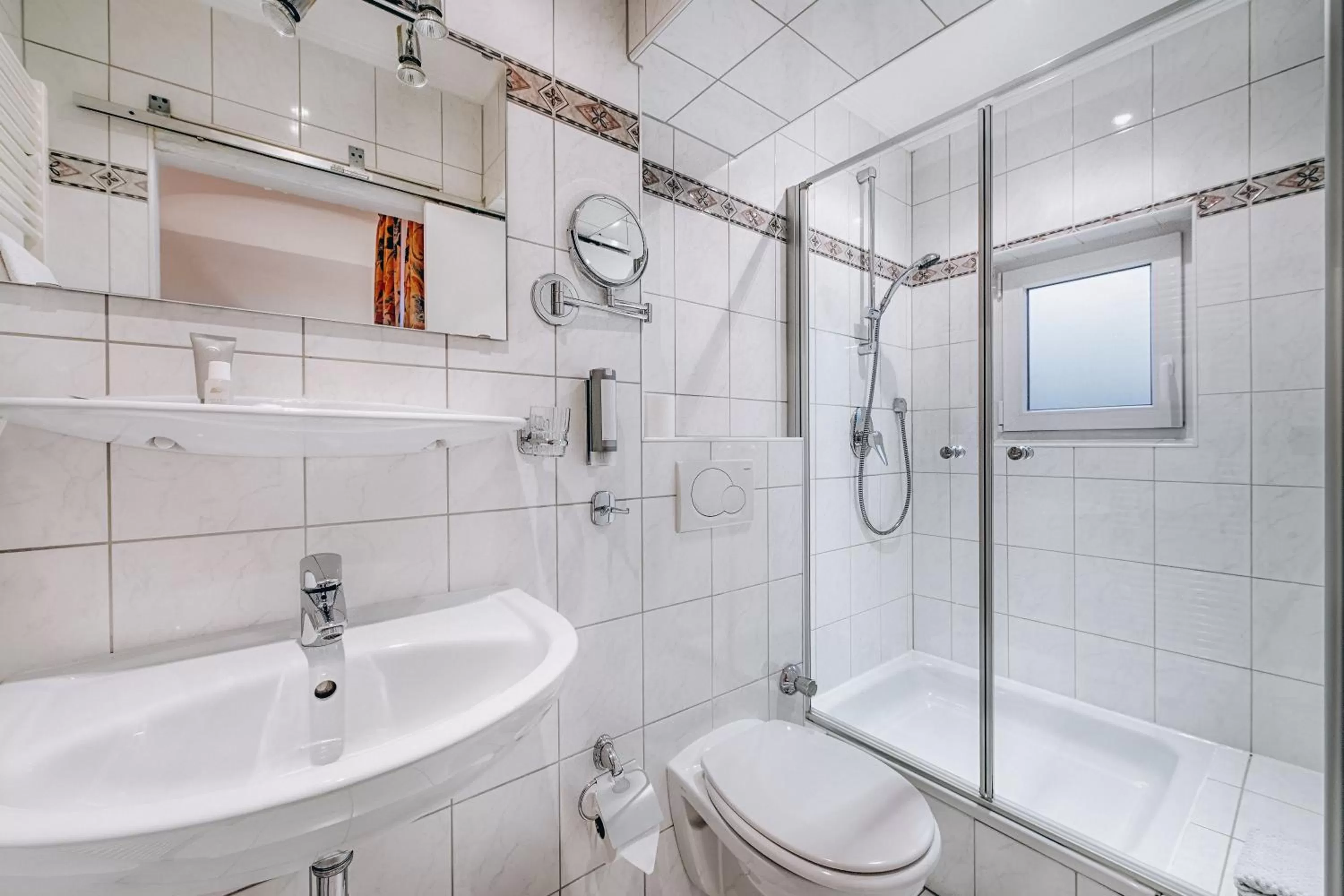 Bathroom in Weidegg - Hotel Garni