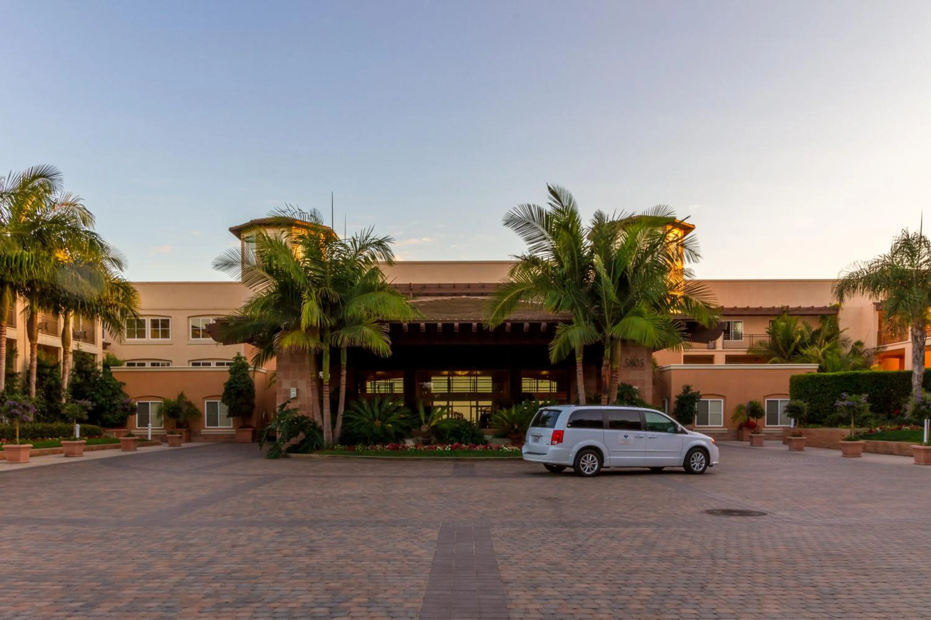Facade/entrance in Grand Pacific Palisades Resort