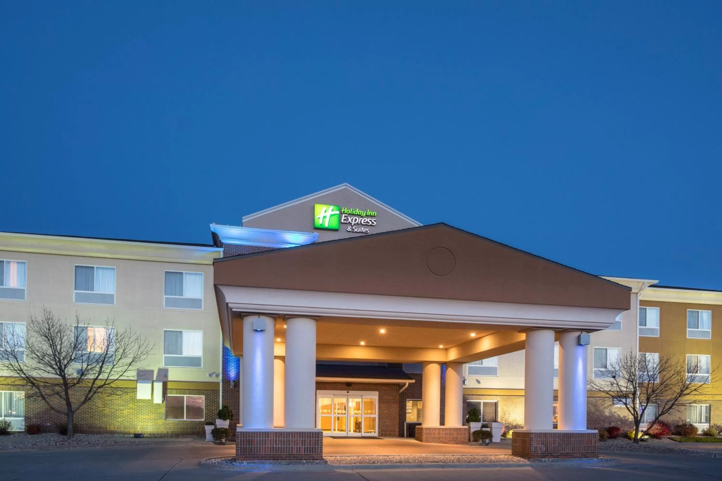 Property building in Holiday Inn Express & Suites Yankton by IHG