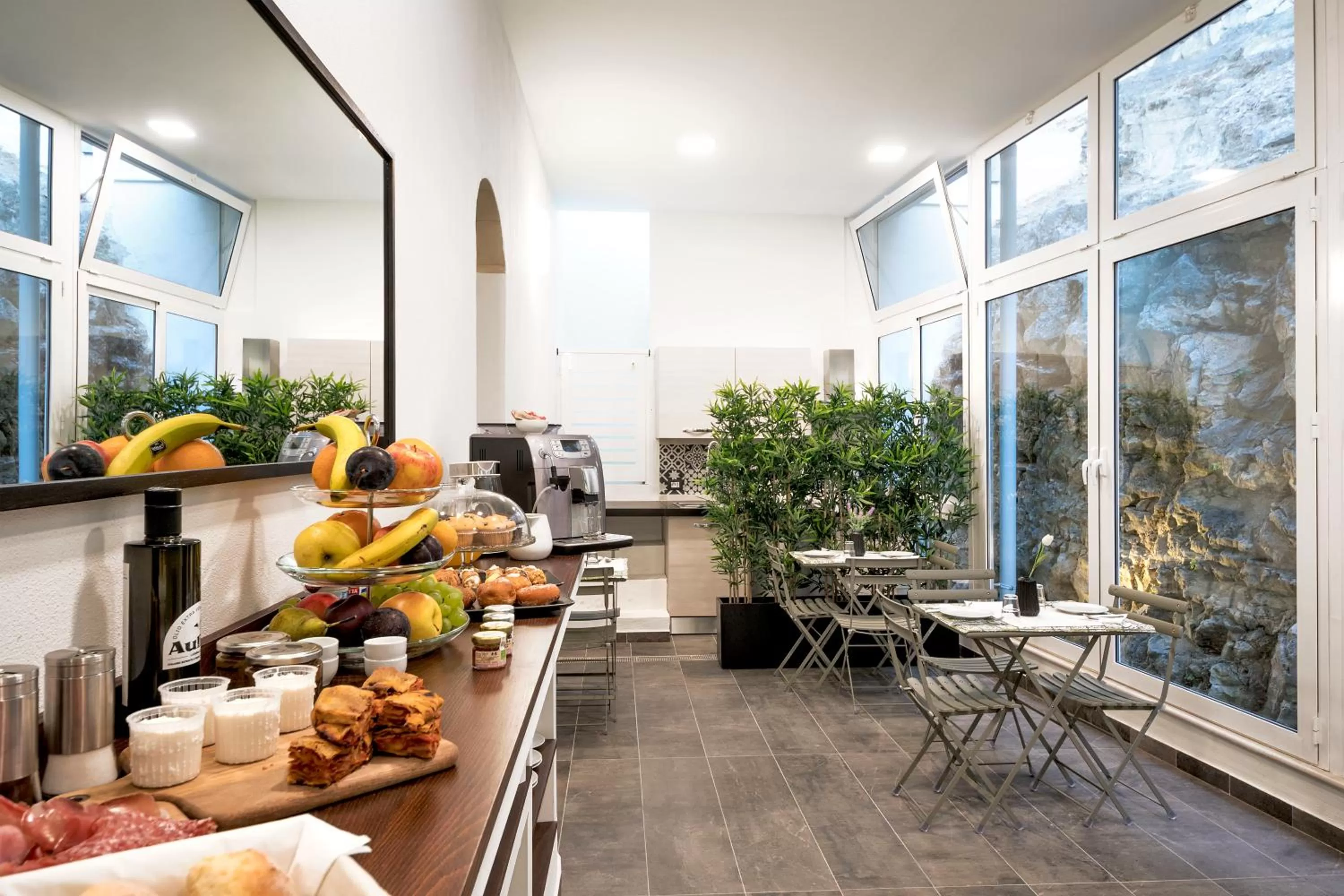 Food and drinks in Centosedici Rooms