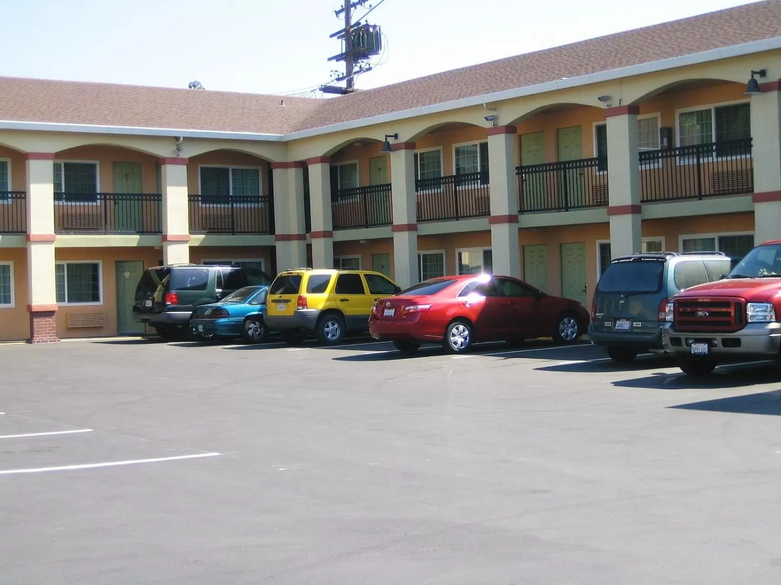 Property building in Americas Deluxe Inn- Marysville