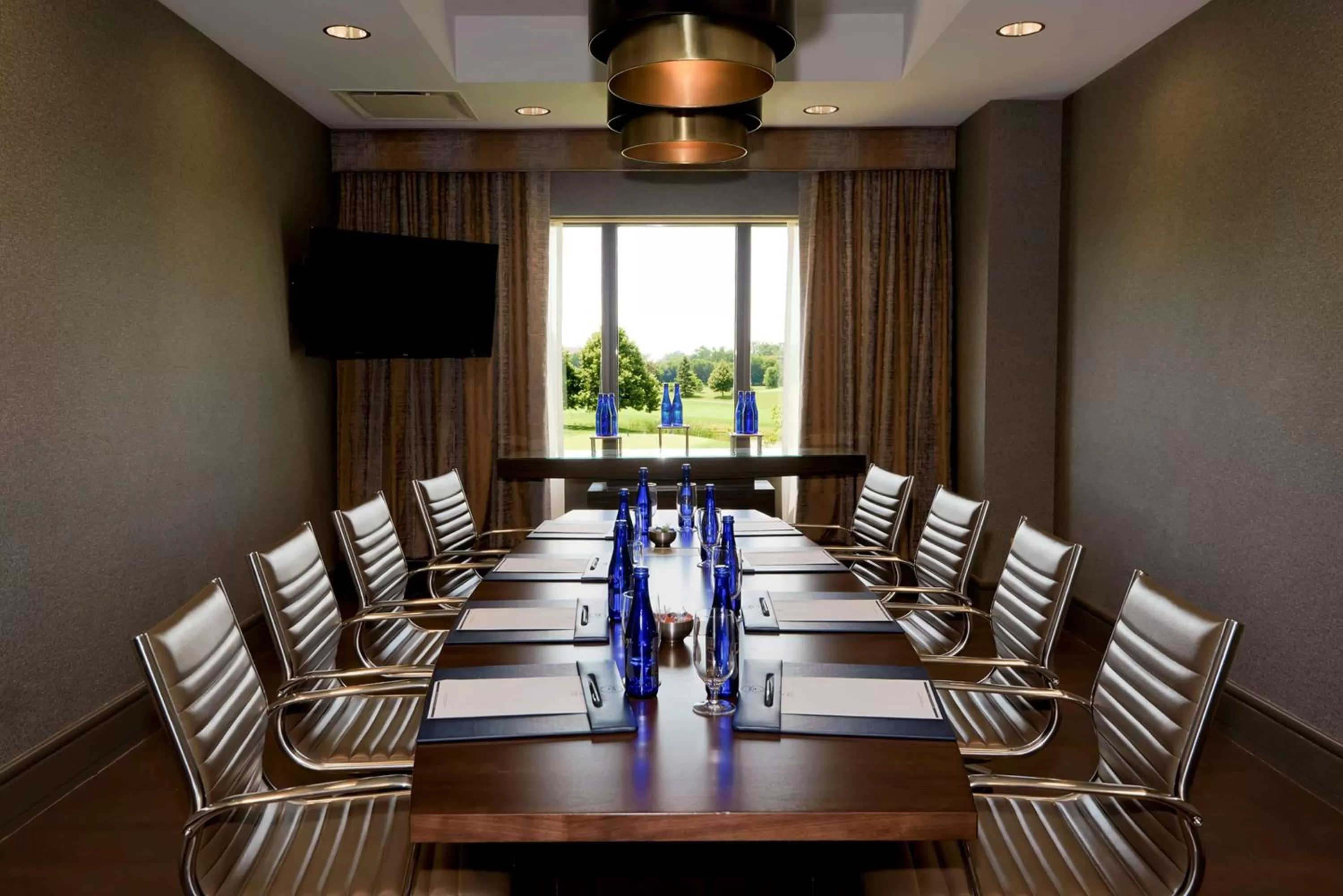 Meeting/conference room in Hilton Chicago Oak Brook Hills Resort & Conference Center