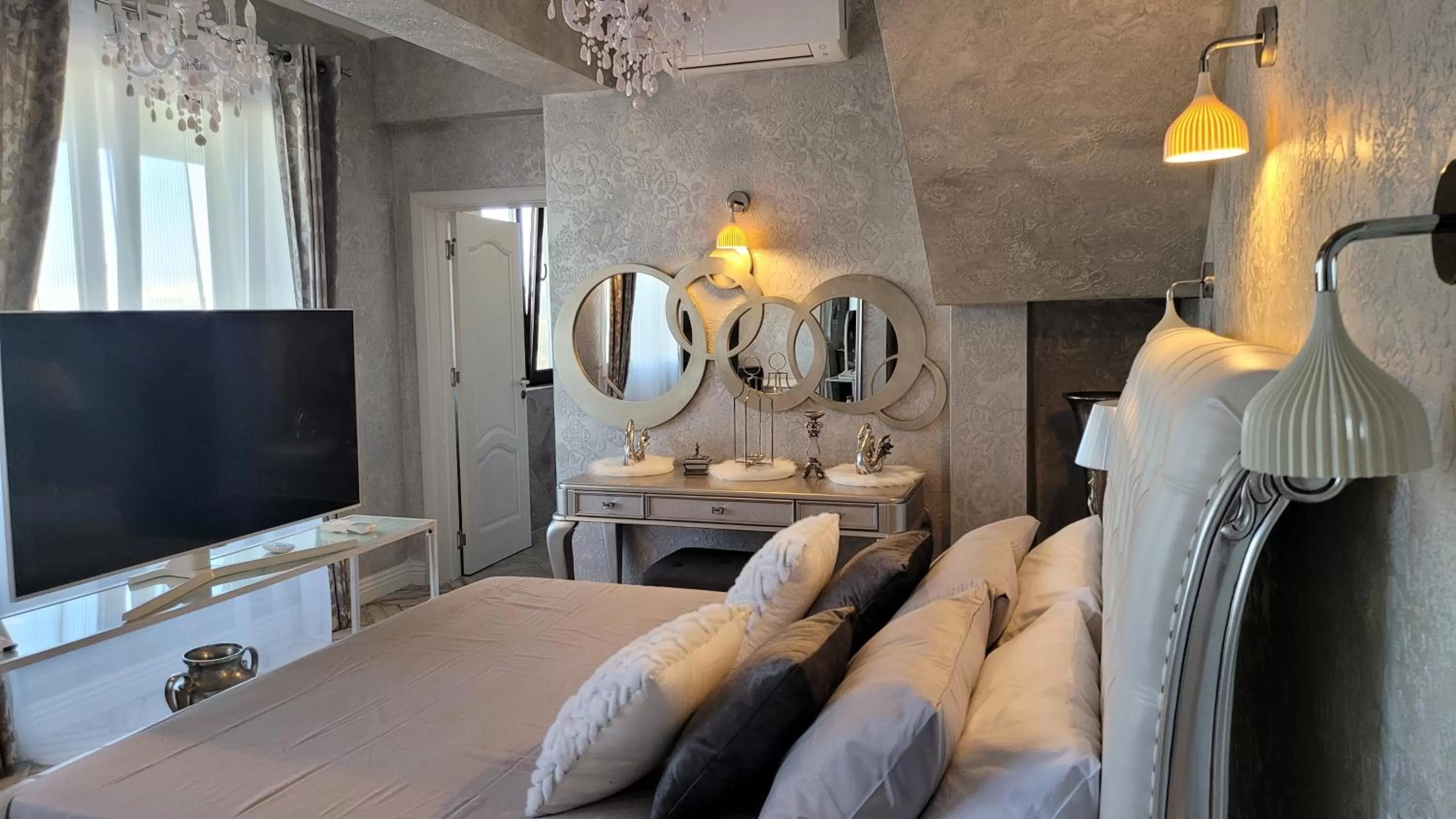 TV and multimedia, TV/Entertainment Center in Terrace Suites Iasi