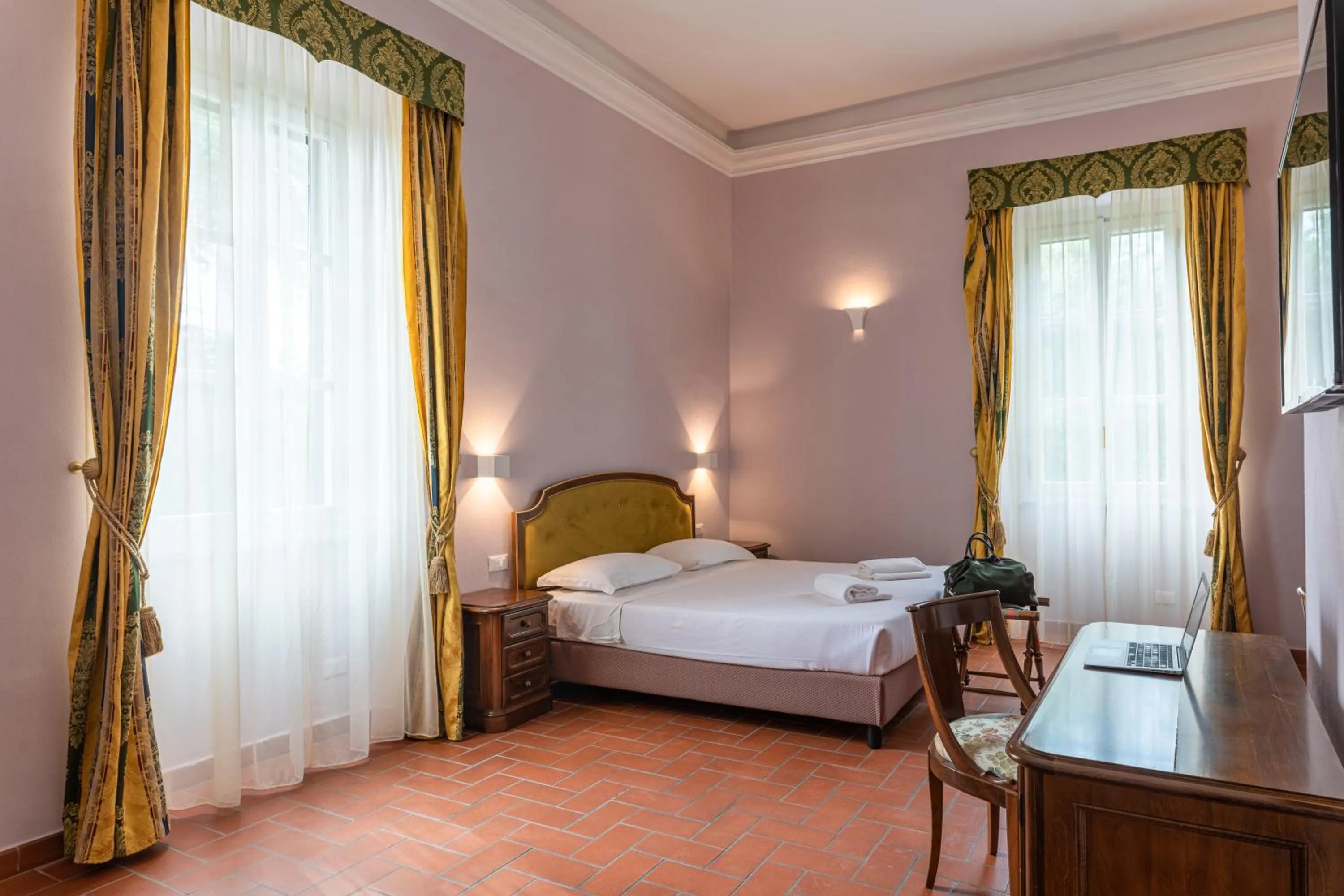 Photo of the whole room, Bed in Hotel Villa San Michele