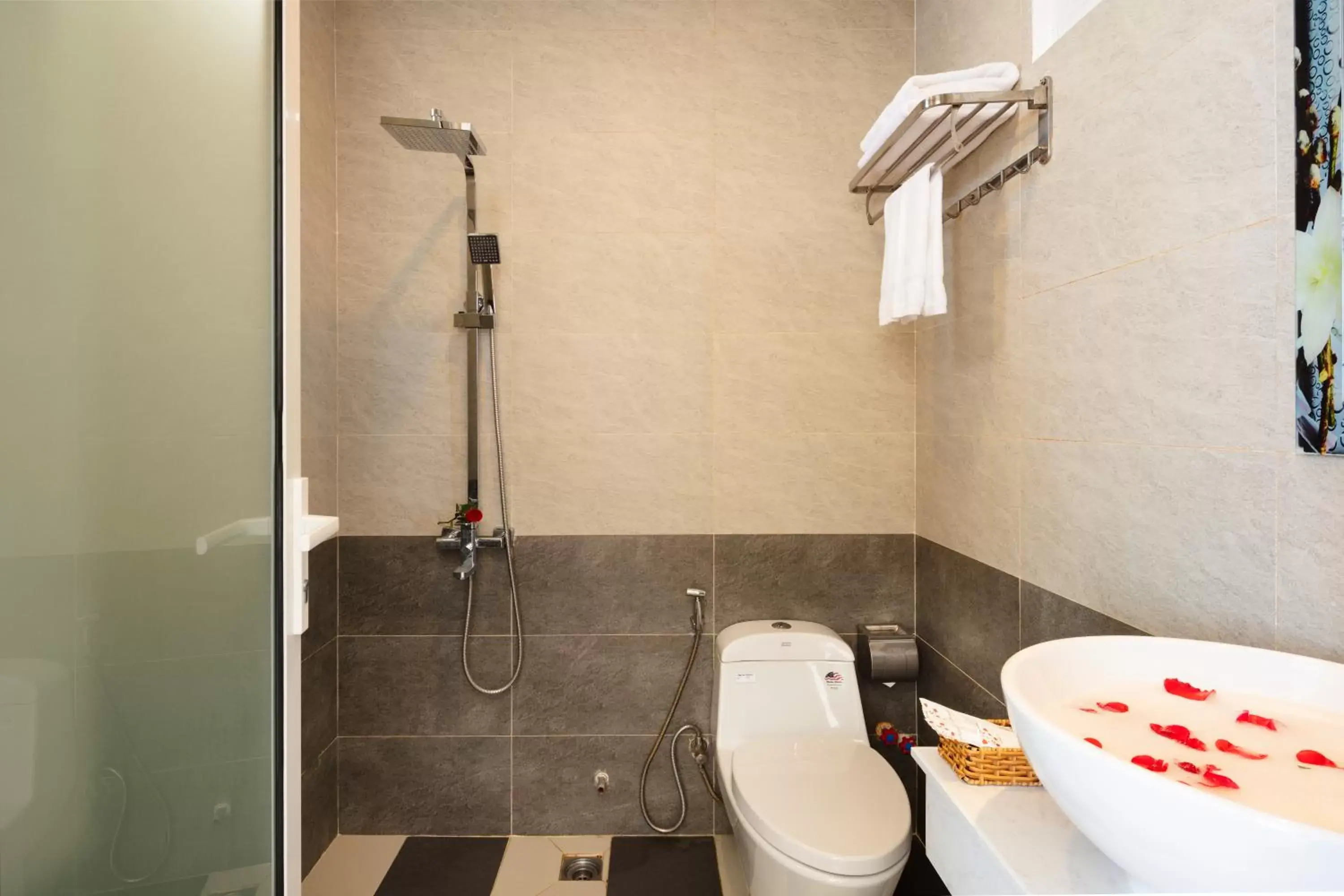 Superior Double or Twin Room with City View in Glory Nha Trang Hotel Superior Double or Twin Room with City View in Glory Nha Trang Hotel