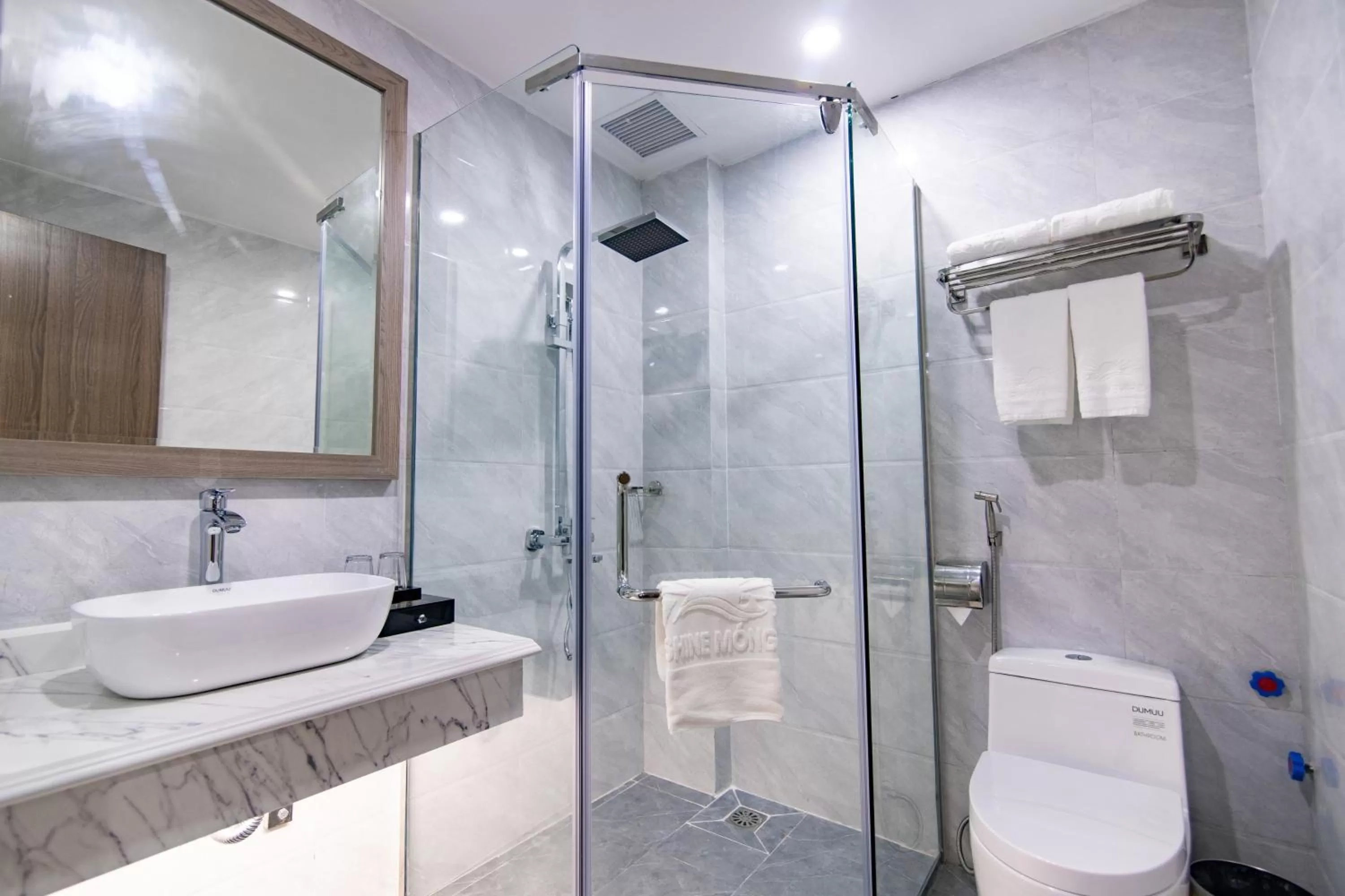 Shower in Sunshine Hotel Móng Cái